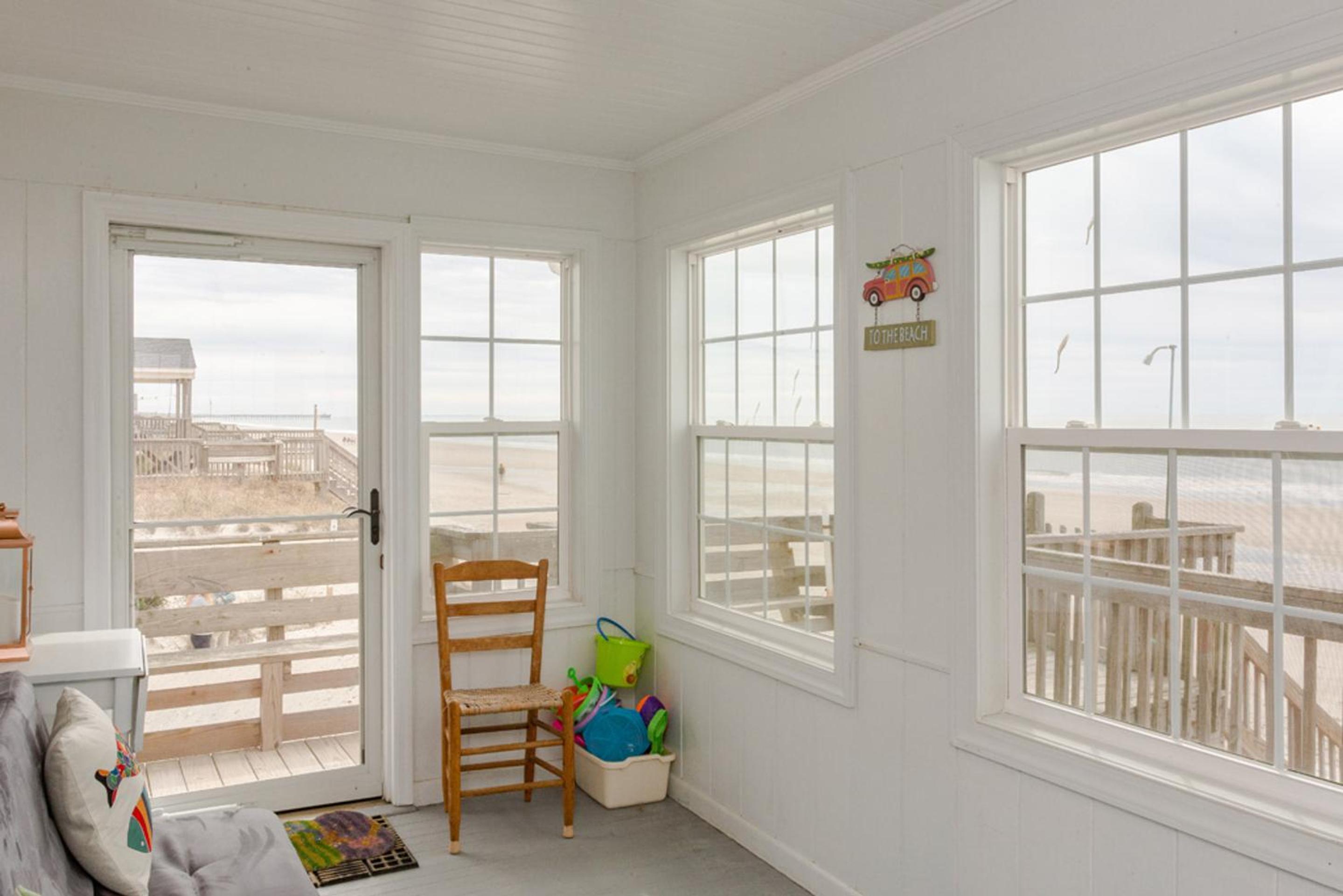 The Beach Fact Oar by Oak Island Accommodations view 4