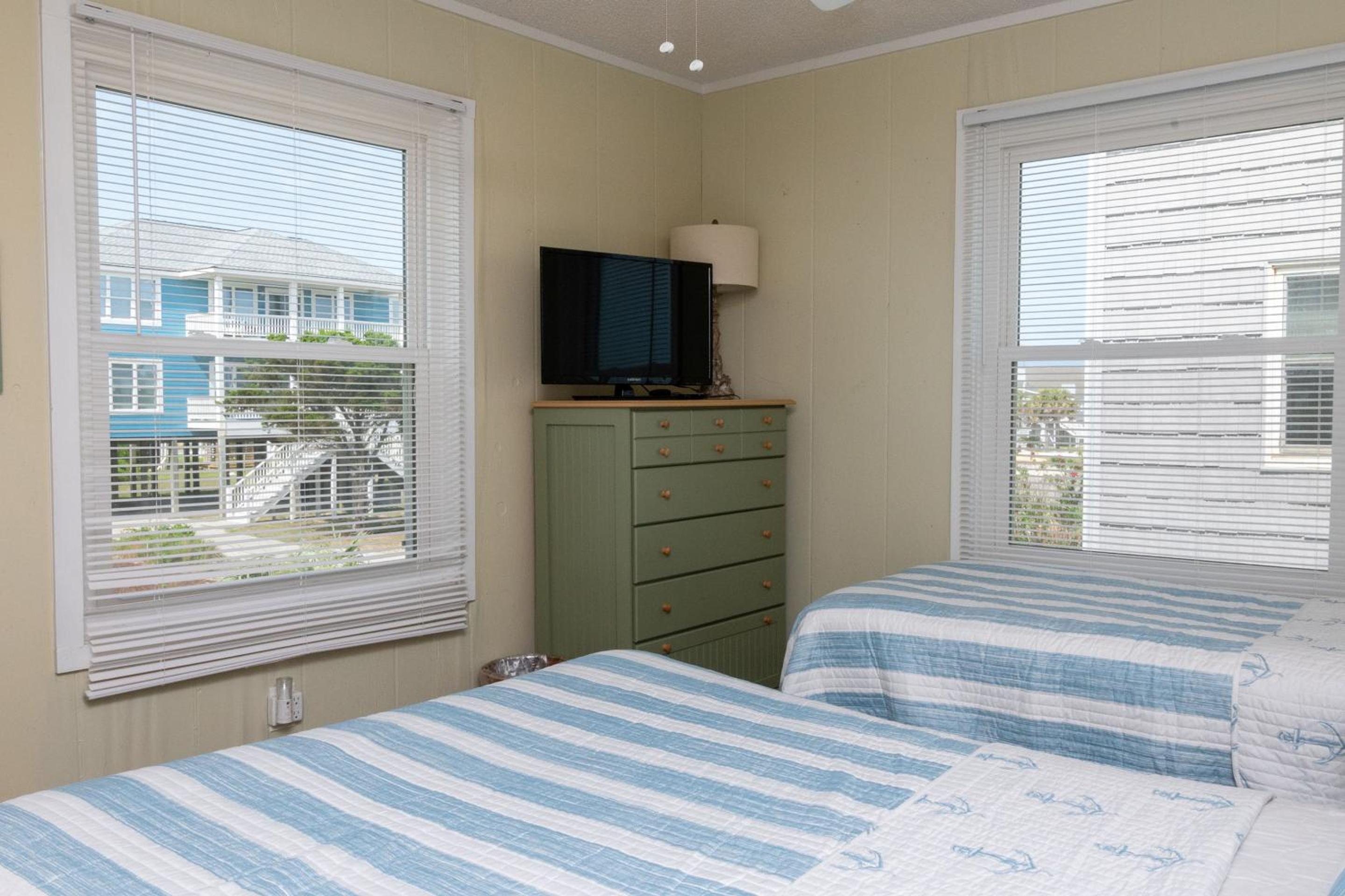 Victorias Seacret by Oak Island Accommodations view 2