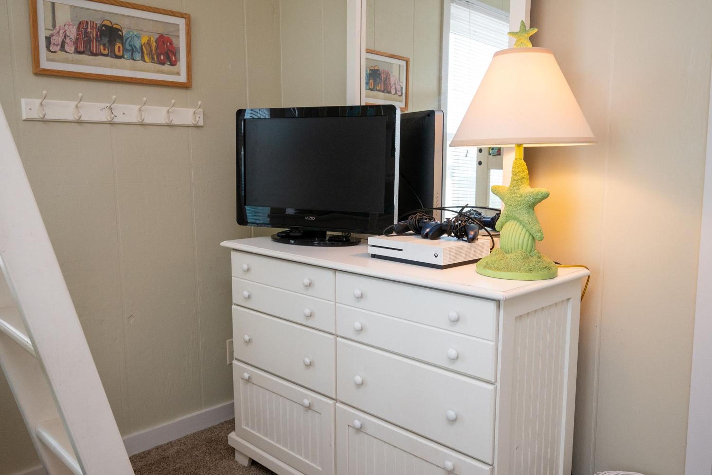 Victorias Seacret by Oak Island Accommodations view 5