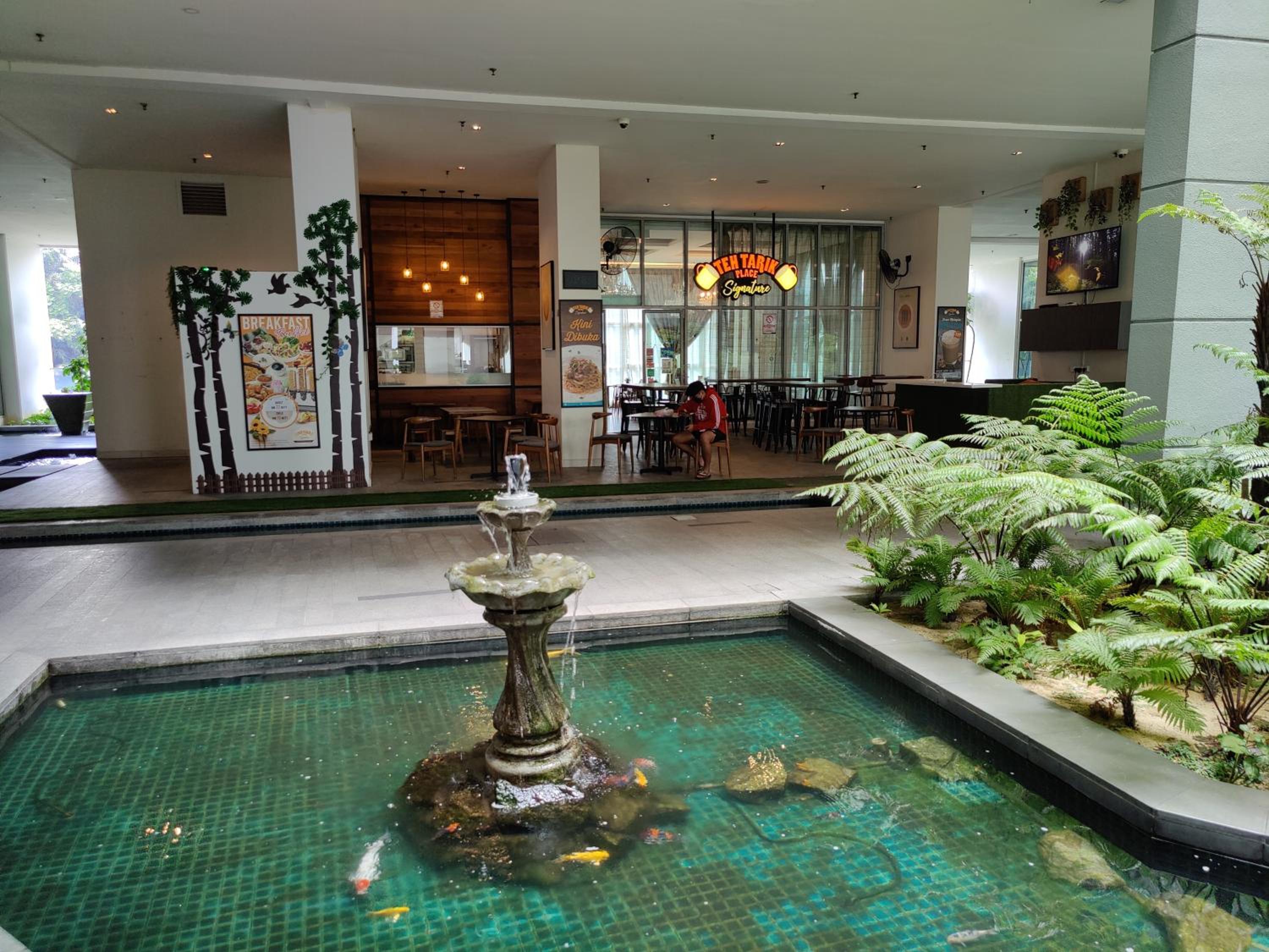 StarsBed KLCC Skyview Roof Pool Hostel