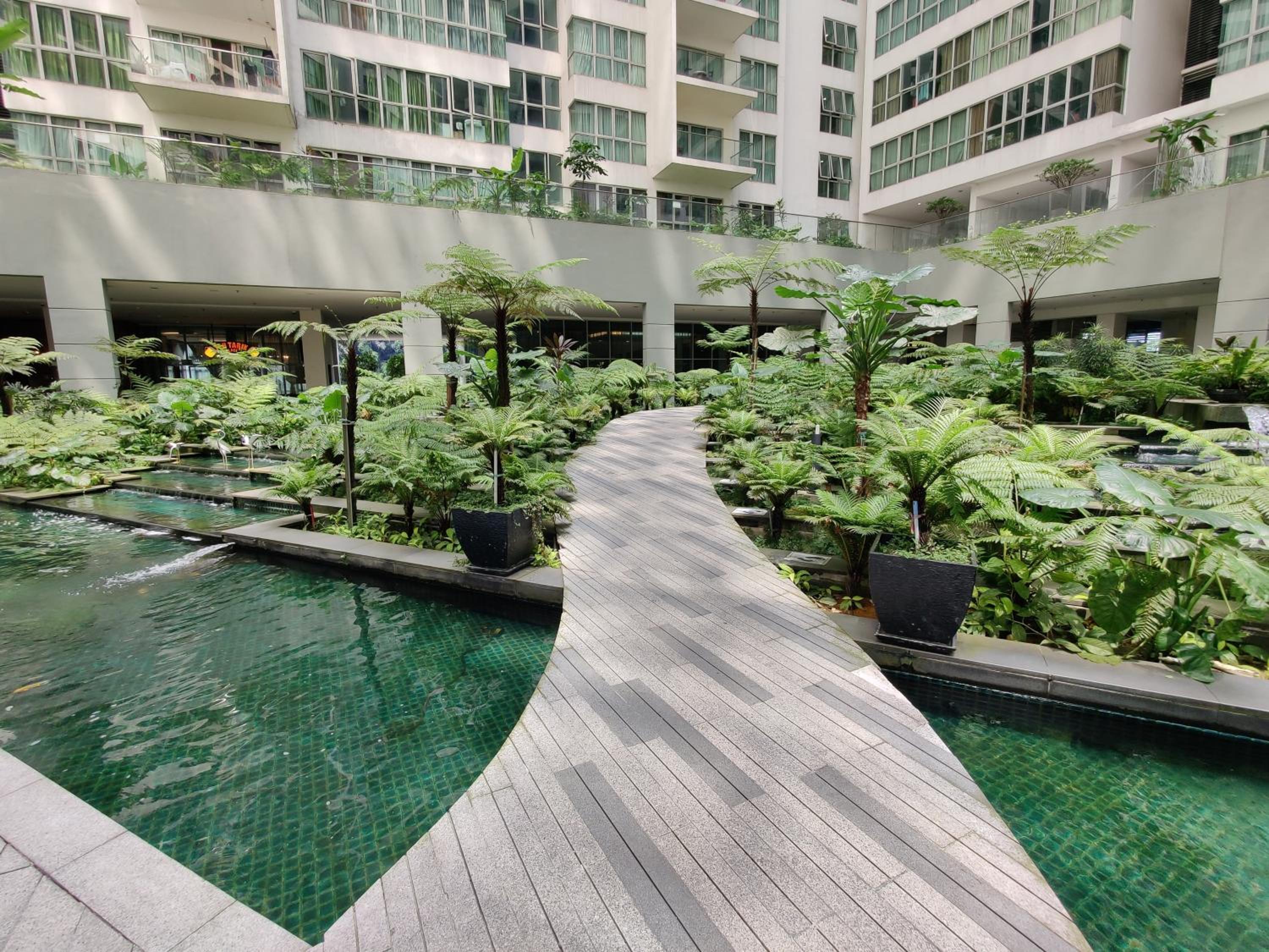 StarsBed KLCC Skyview Roof Pool Hostel