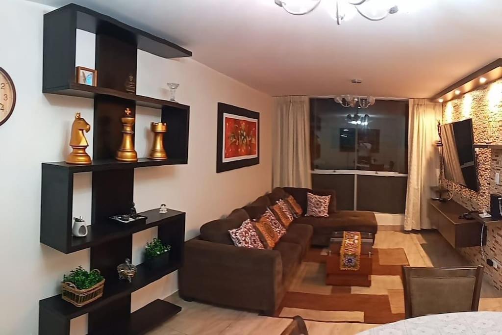 Dpto entero, 2do piso, ascensor y cochera view 4