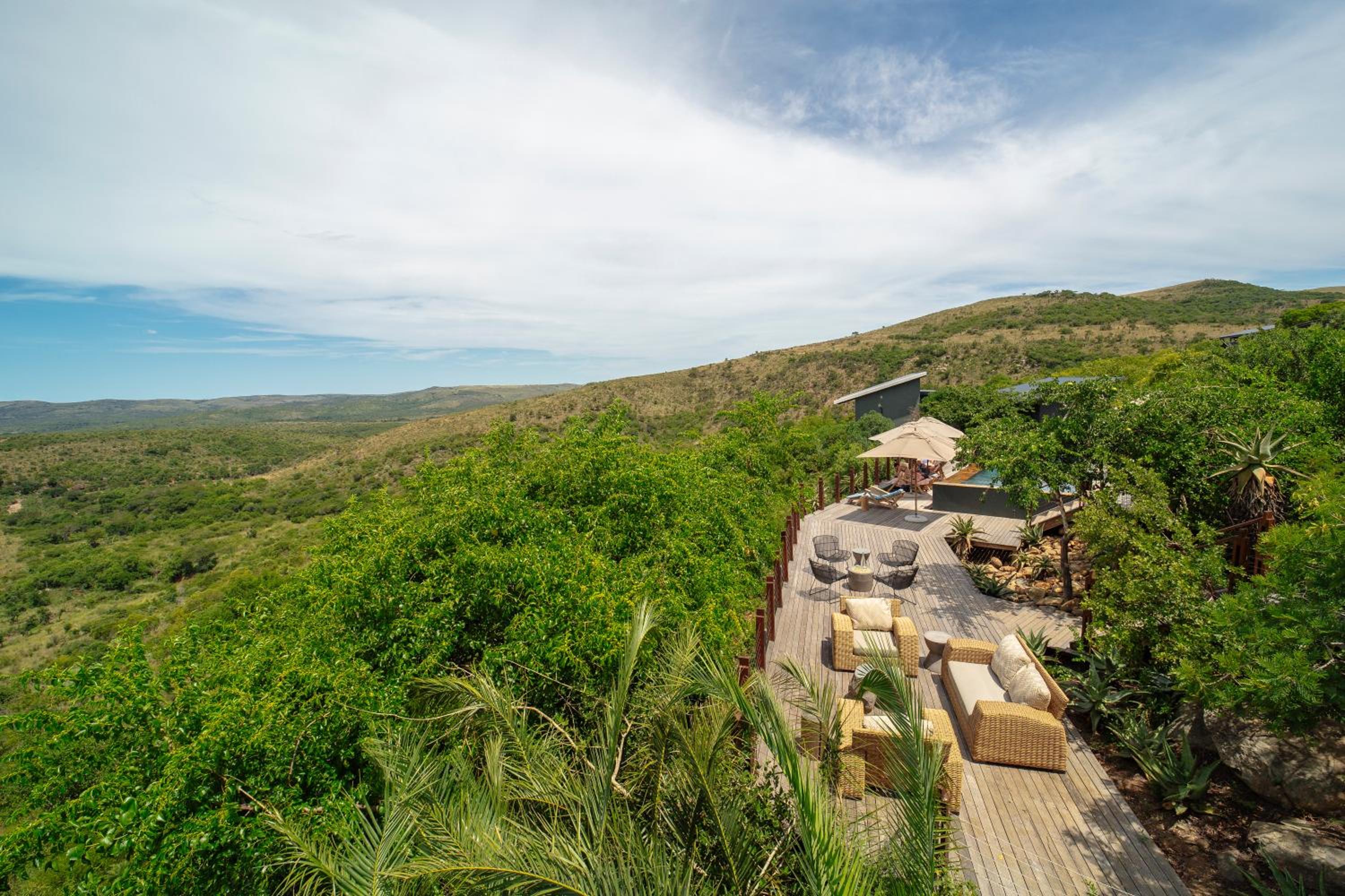 Rhino Ridge Safari Lodge