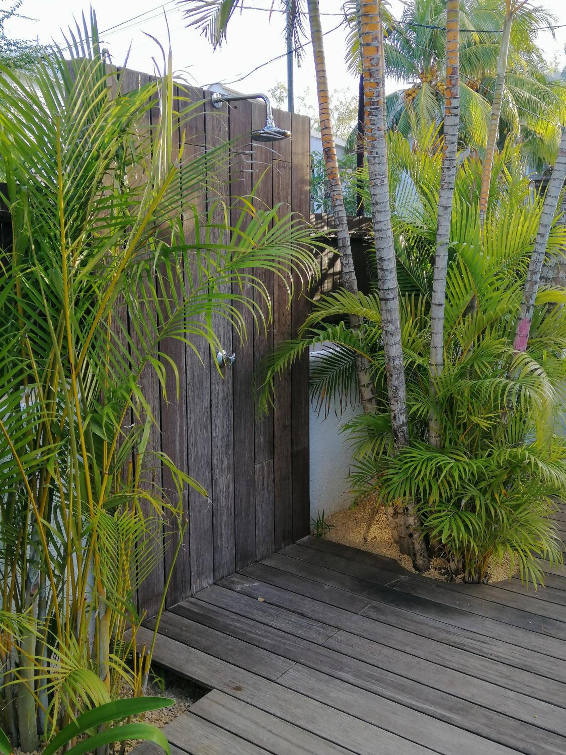 Les Cerisiers - Beach Apartment with Pool, Few Steps to the Beach