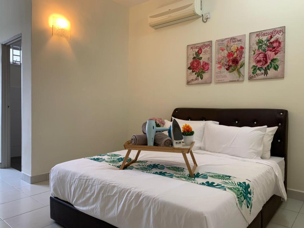 Tebrau City Residence,Warm Suite by Antlerzone