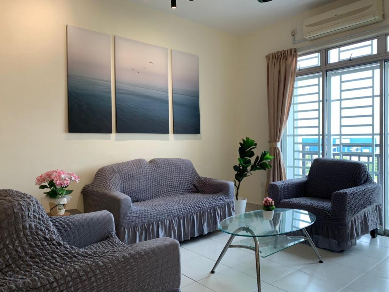 Tebrau City Residence,Warm Suite by Antlerzone