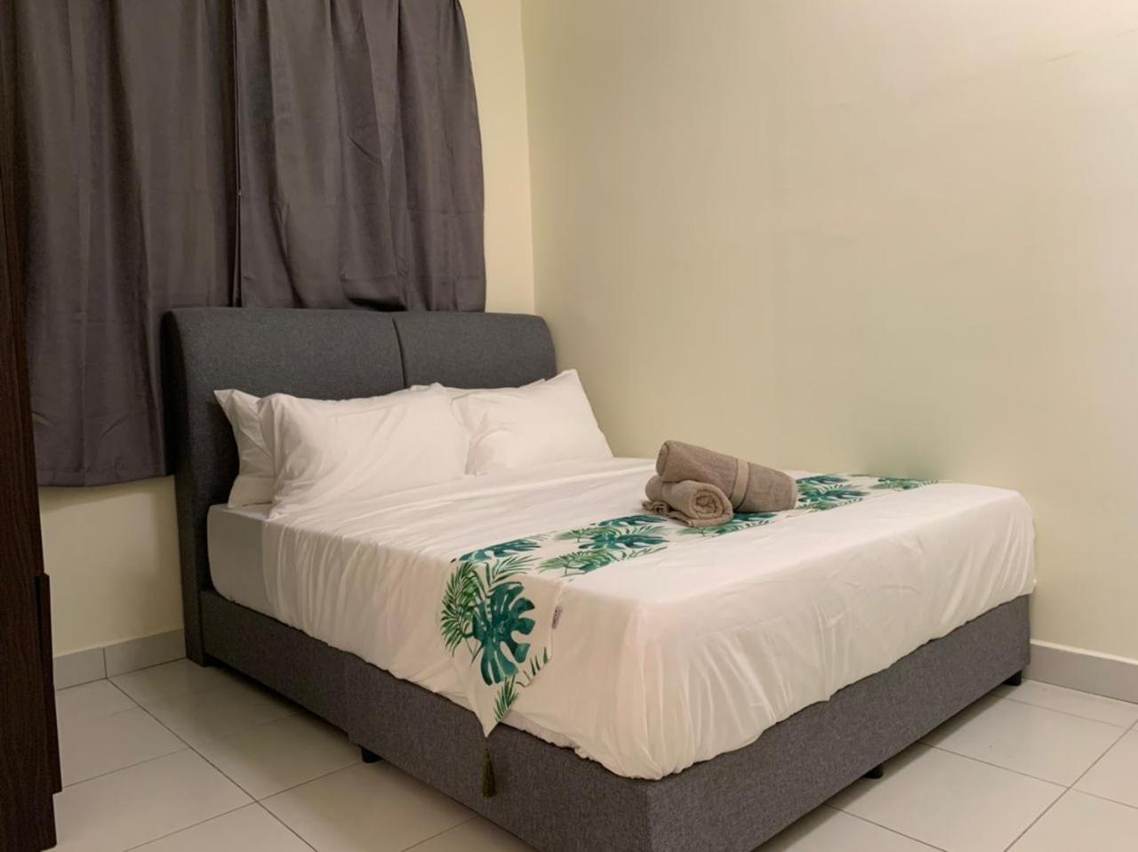 Tebrau City Residence,Warm Suite by Antlerzone