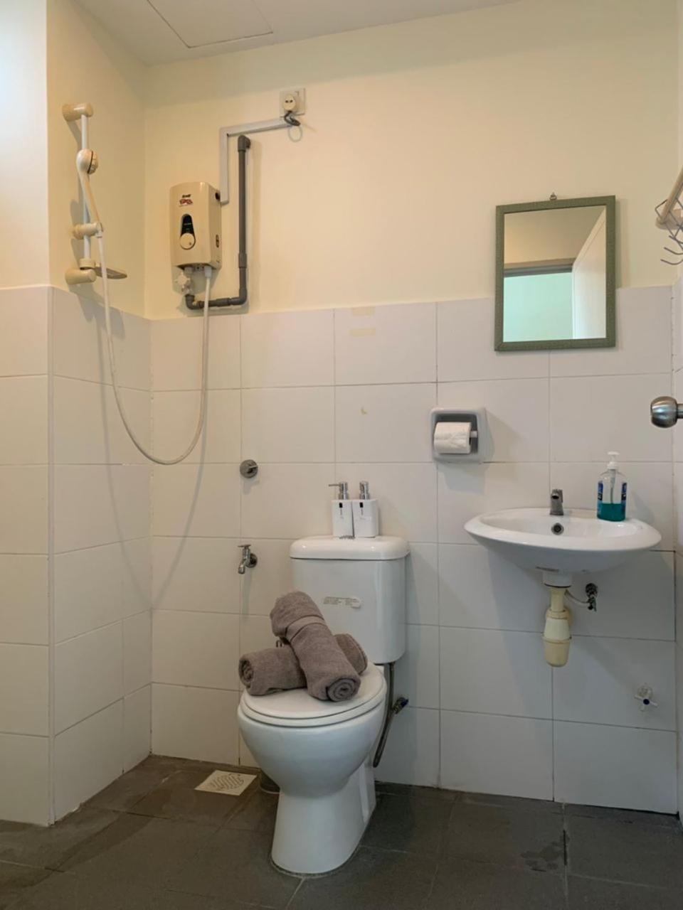 Tebrau City Residence,Warm Suite by Antlerzone