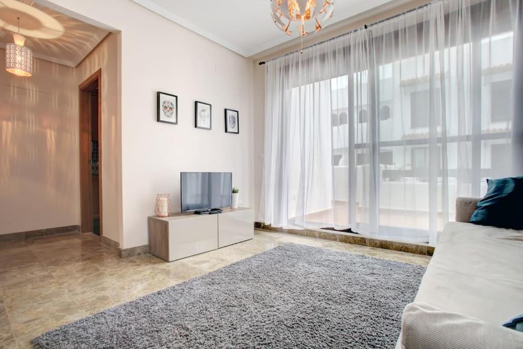 Luxury apartment in Golf Hills, Estepona. view 2