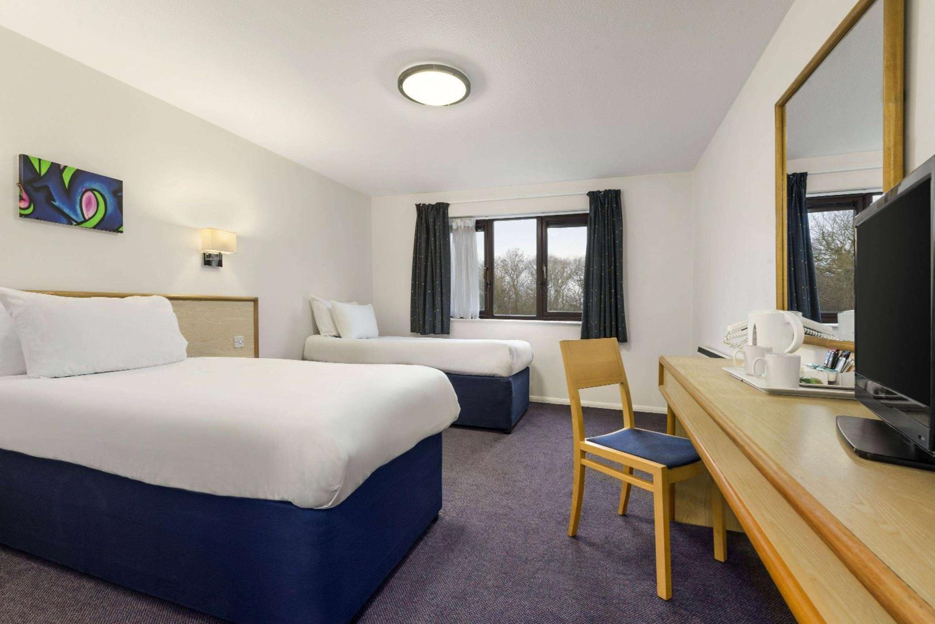 Bridgend Vacations - Days Inn Bridgend Cardiff - Property Image 3