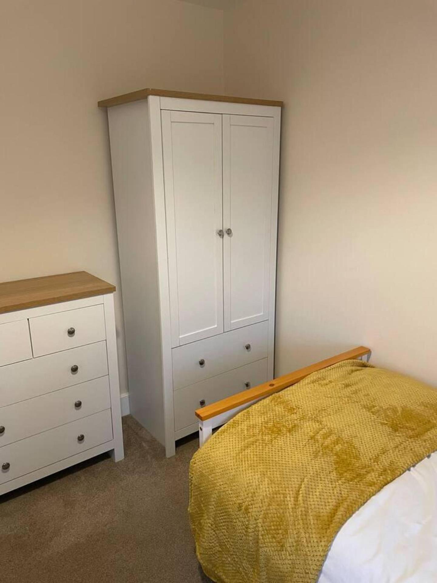 Cottage - Sleeps 4 - Pets Ok - Parking - Garden view 5
