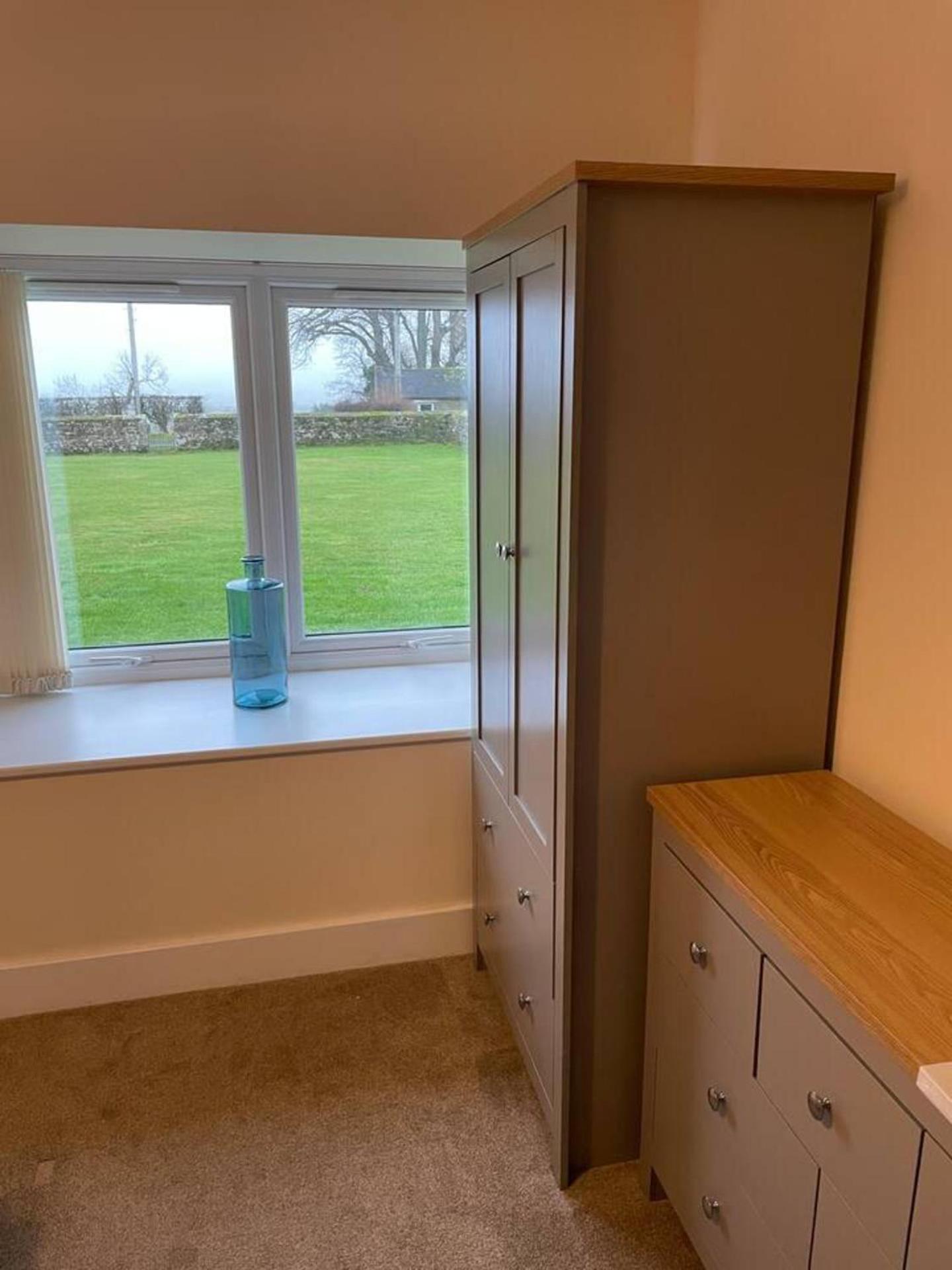 Cottage - Sleeps 4 - Pets Ok - Parking - Garden view 3