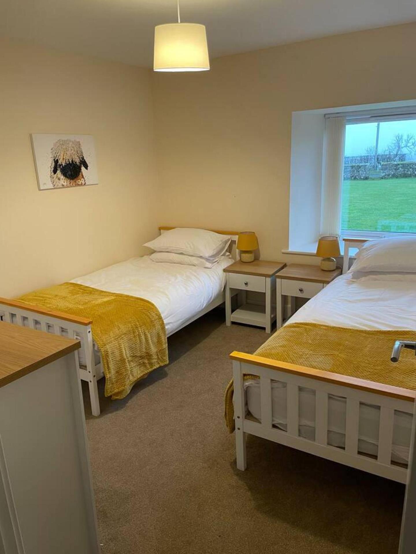 Cottage - Sleeps 4 - Pets Ok - Parking - Garden view 4