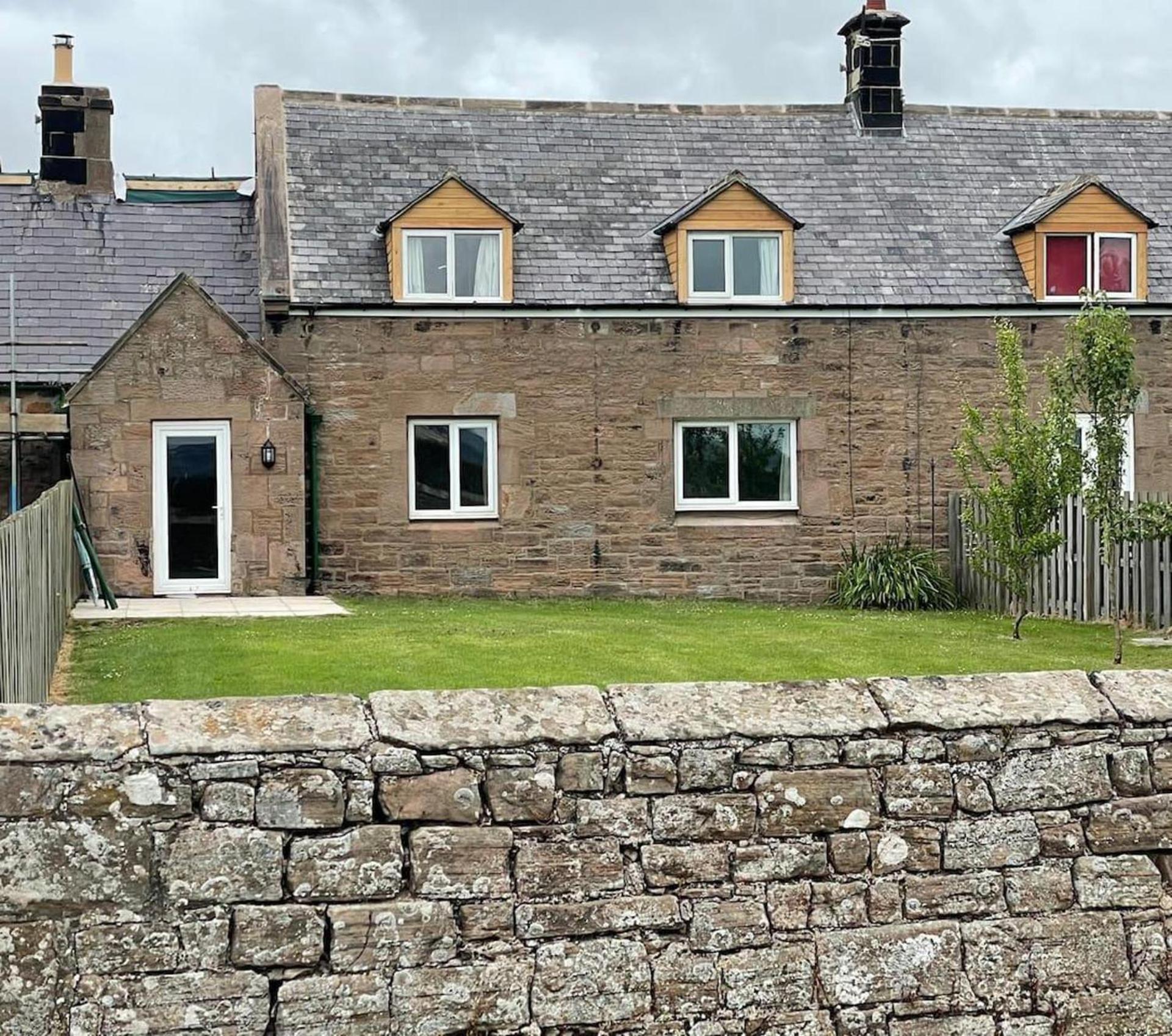 Cottage - Sleeps 6 - Garden - Parking view 2
