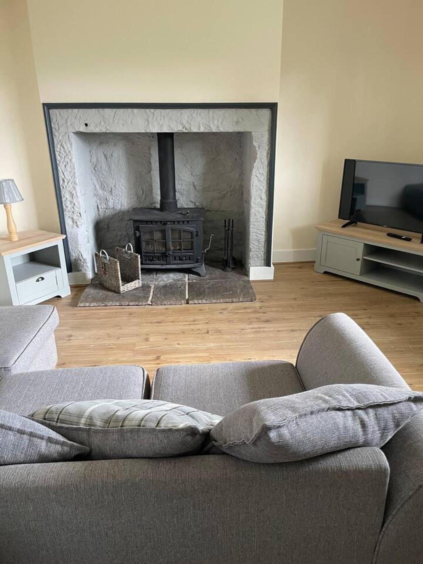 Cottage - Sleeps 6 - Garden - Parking view 4