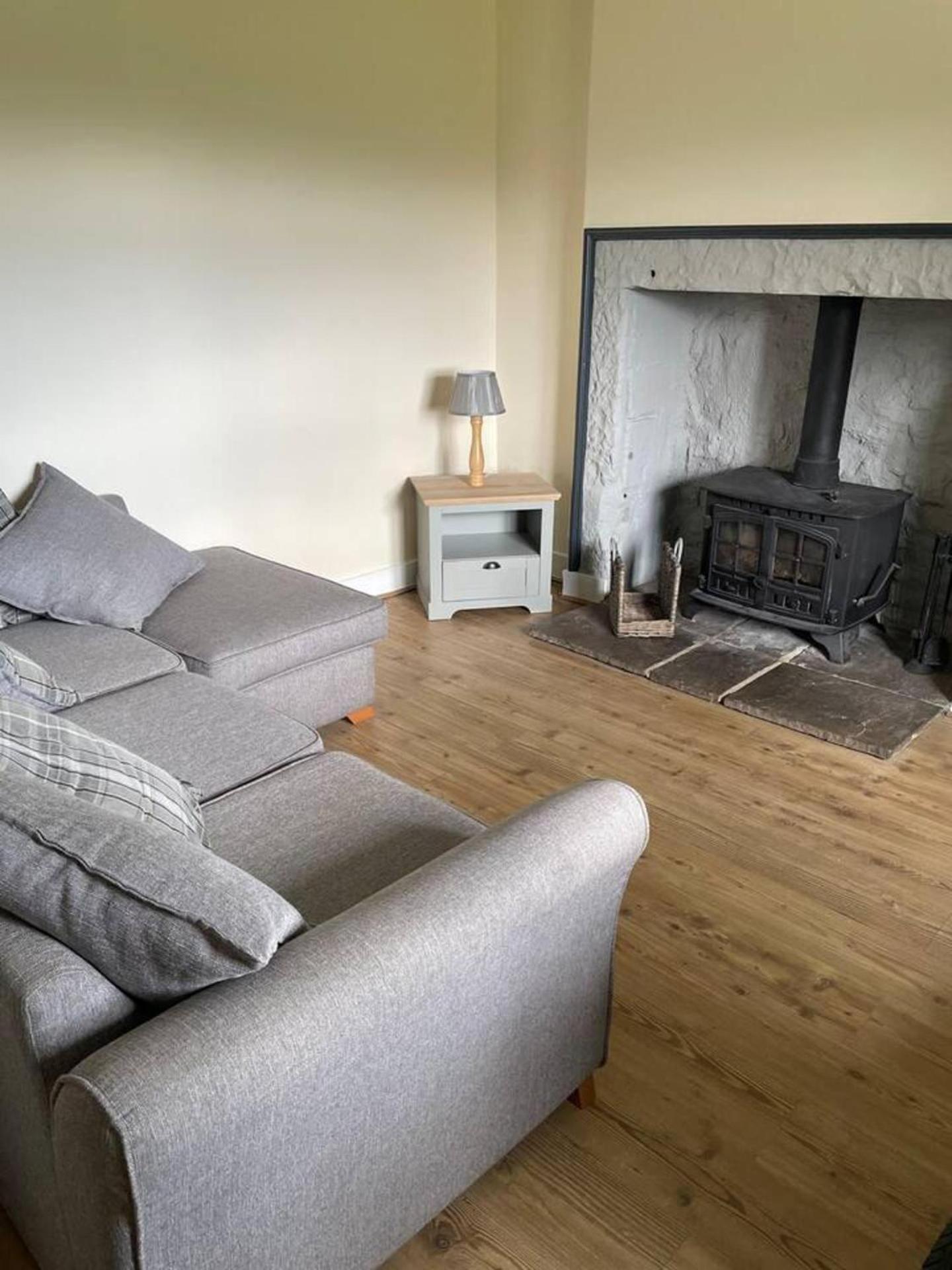 Cottage - Sleeps 6 - Garden - Parking view 5