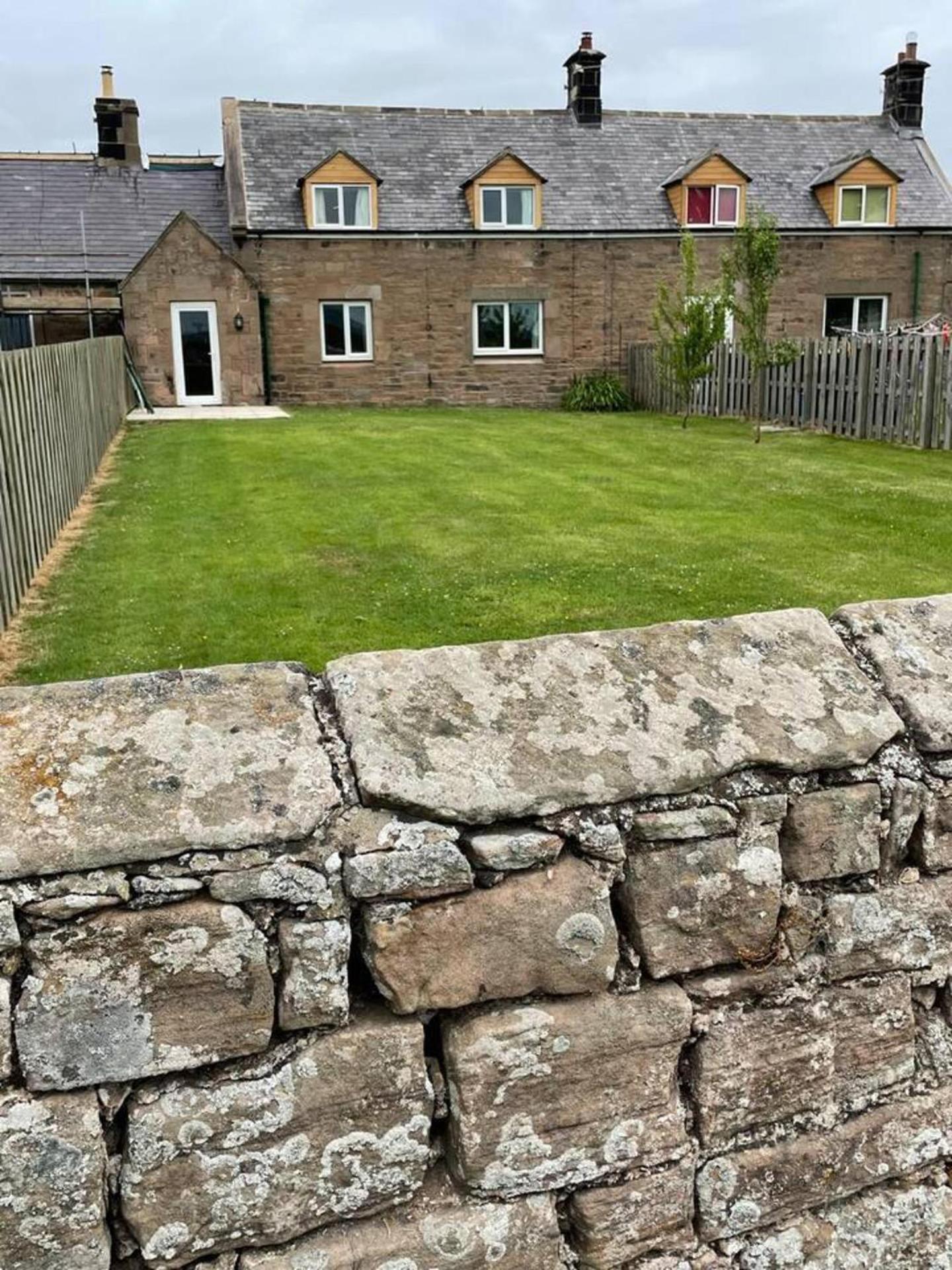 Cottage - Sleeps 6 - Garden - Parking view 3