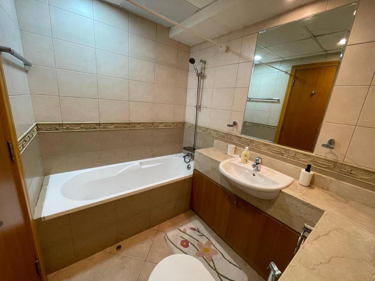 METRO Premium Location Spacious 2 Bedroom Apartment Right Next to the Metro