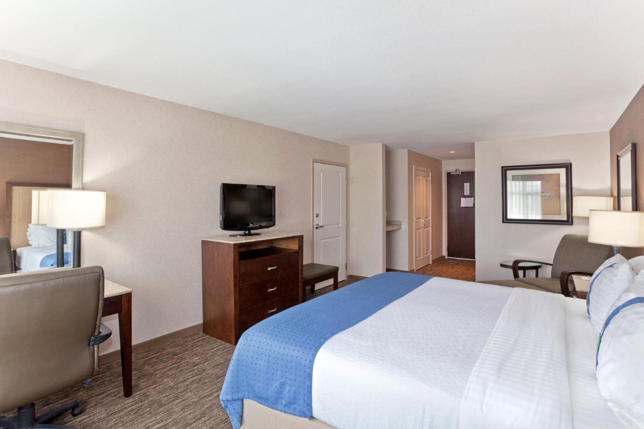 Surrey Vacations - Holiday Inn Hotel  Suites Surrey East - Cloverdale, an IHG Hotel - Property Image 7