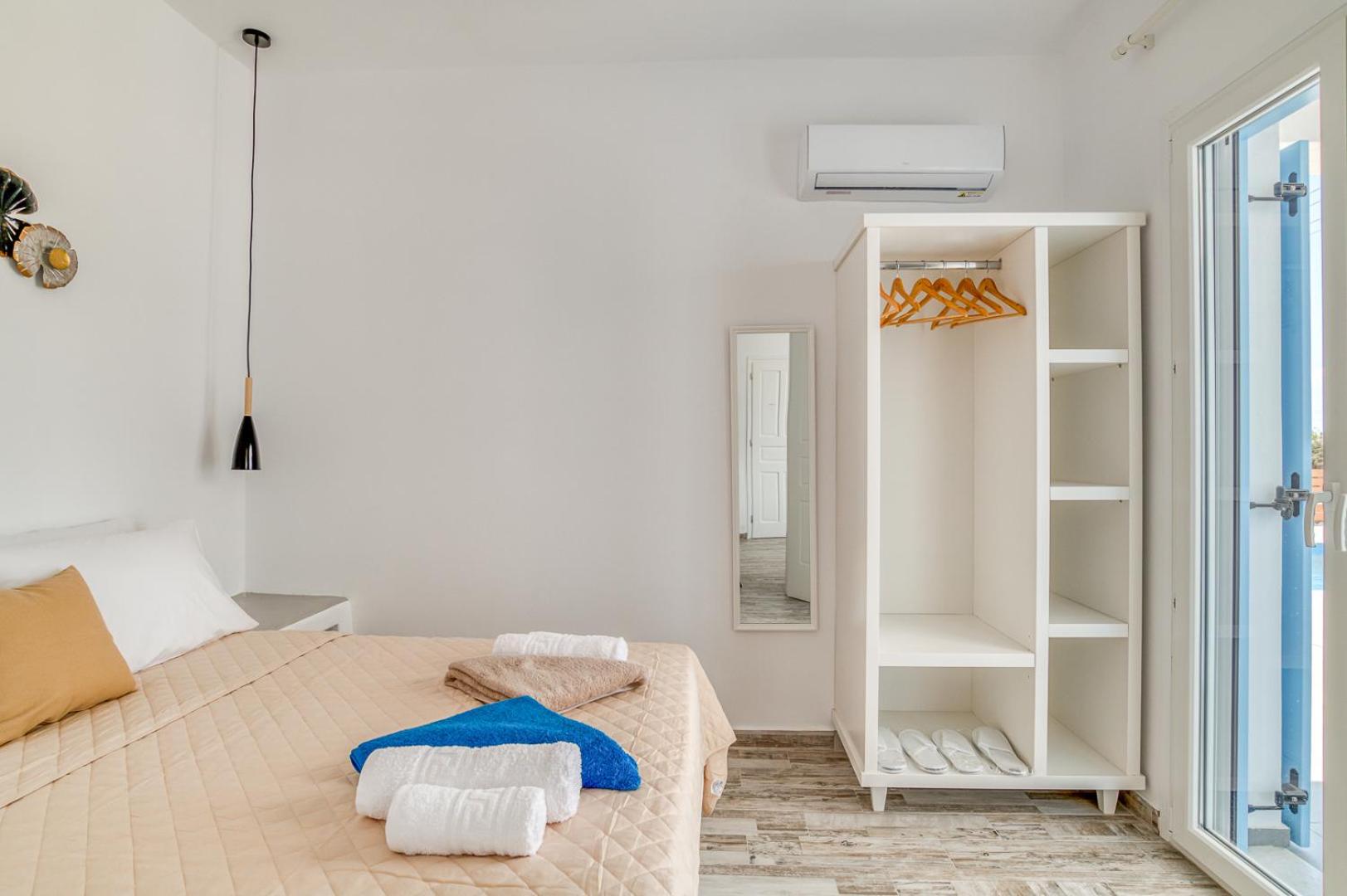 Ippocampos Seaside Serenity - Unwind at Paros Poolside Retreats view 5