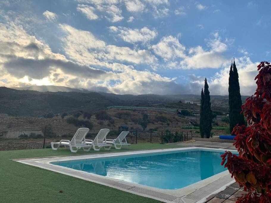 Country house with shared pool and views