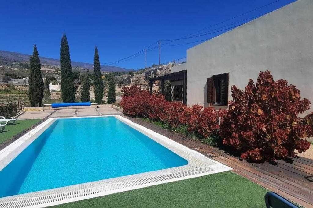 Country house with shared pool and views
