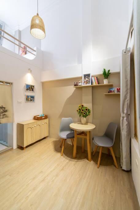 Holly HideAway-Cozy Nest -Balcony- City Center