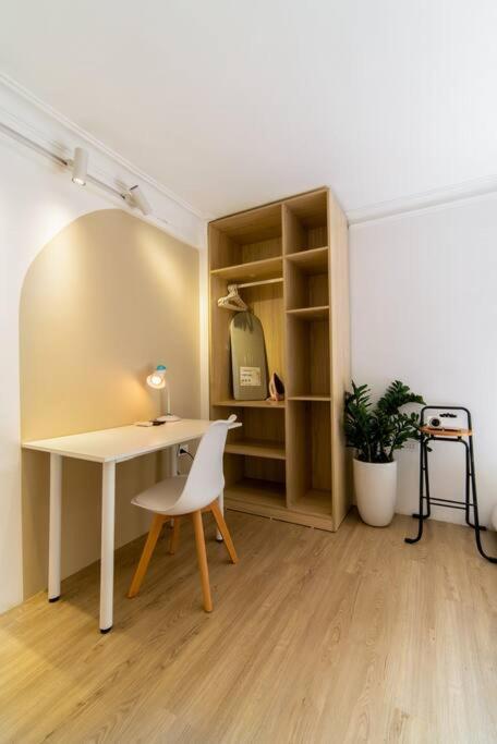 Holly HideAway-Cozy Nest -Balcony- City Center