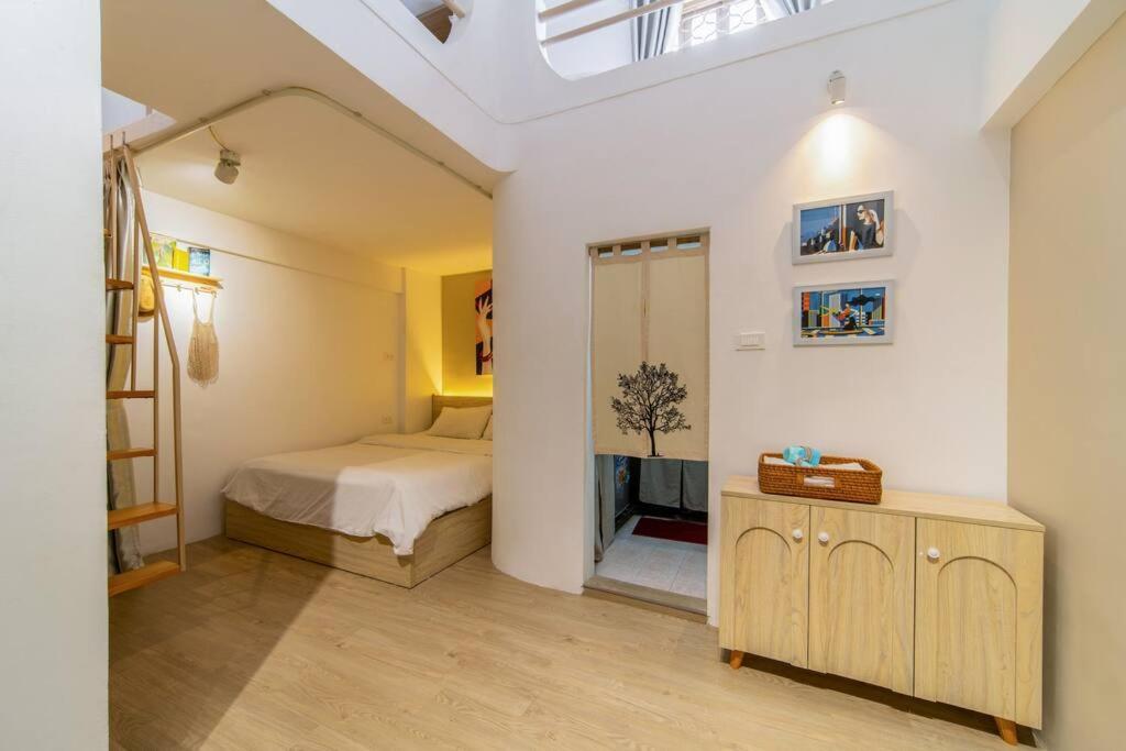 Holly HideAway-Cozy Nest -Balcony- City Center