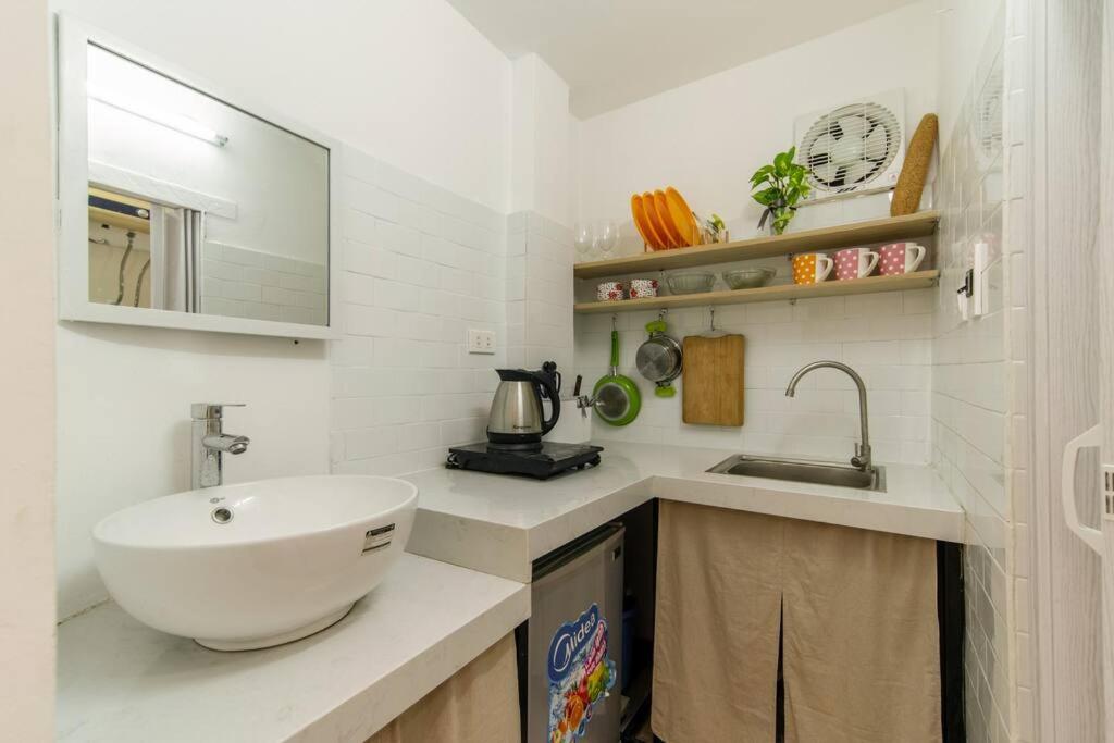 Holly HideAway-Cozy Nest -Balcony- City Center