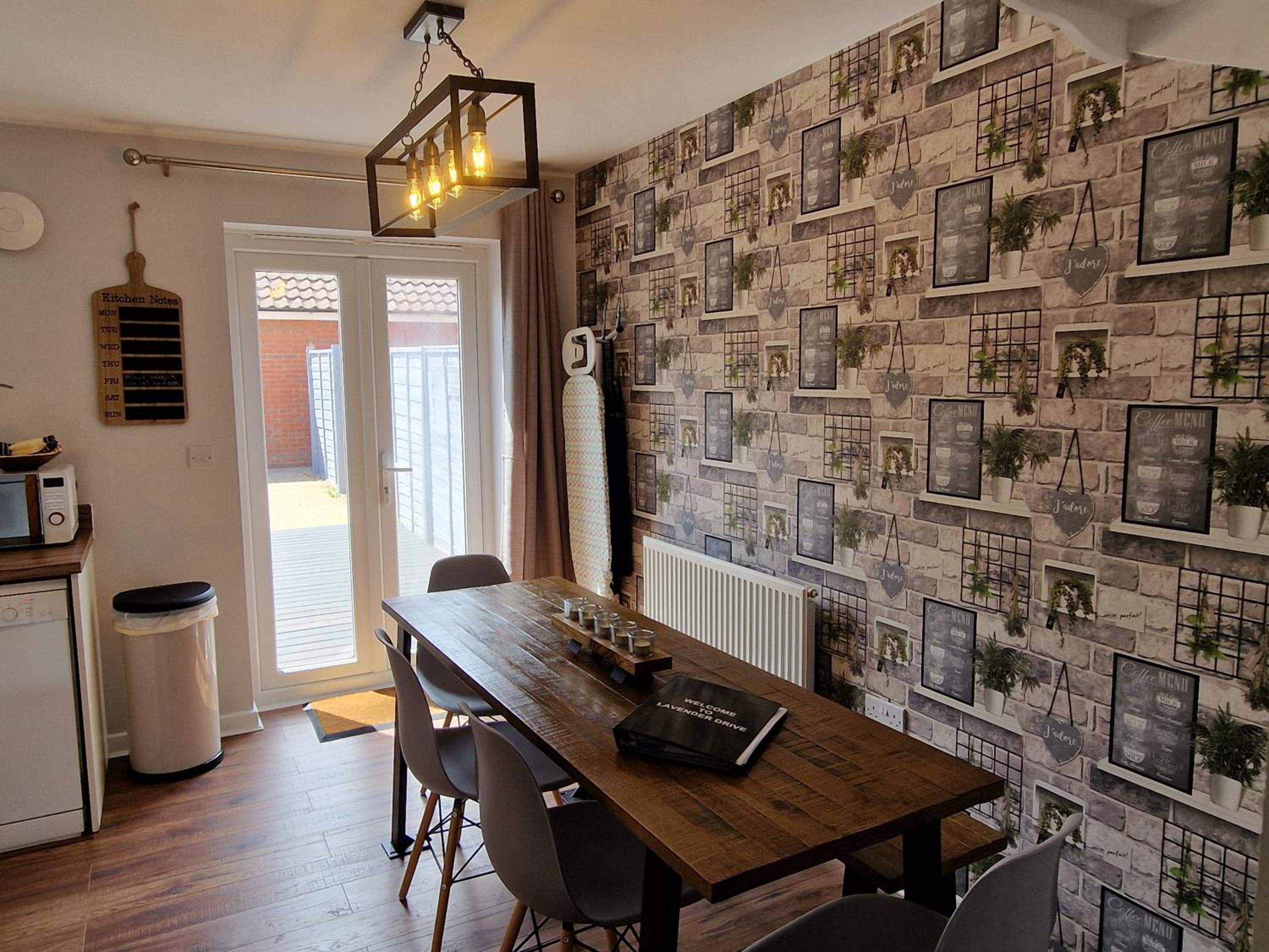 Norwich, Lavender House, 3 Bedroom House, Private Parking and Garden