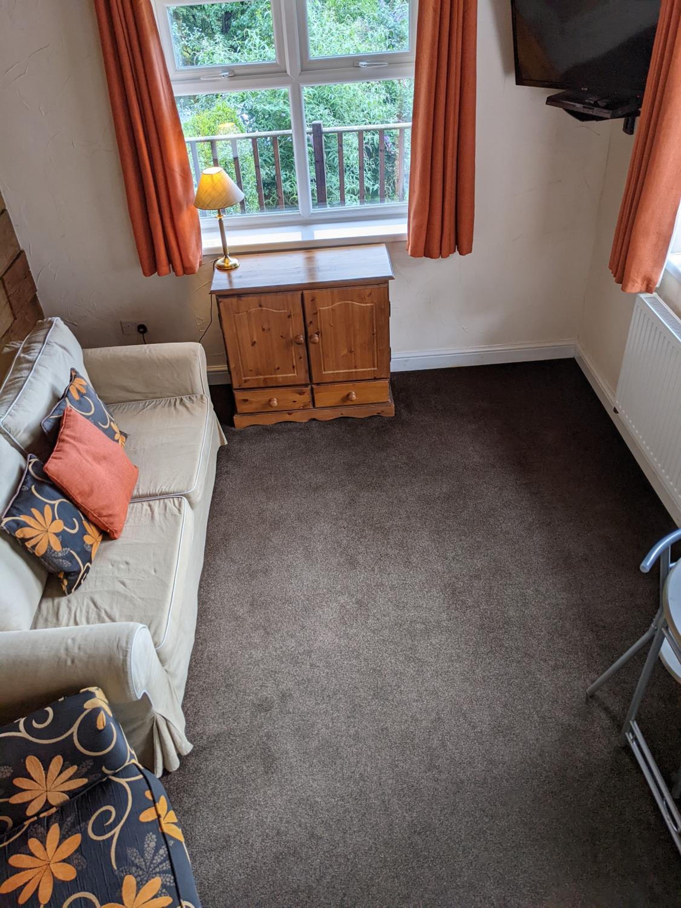 Three bedroomed house with a separate studio apartment by Severn Valley railway view 5