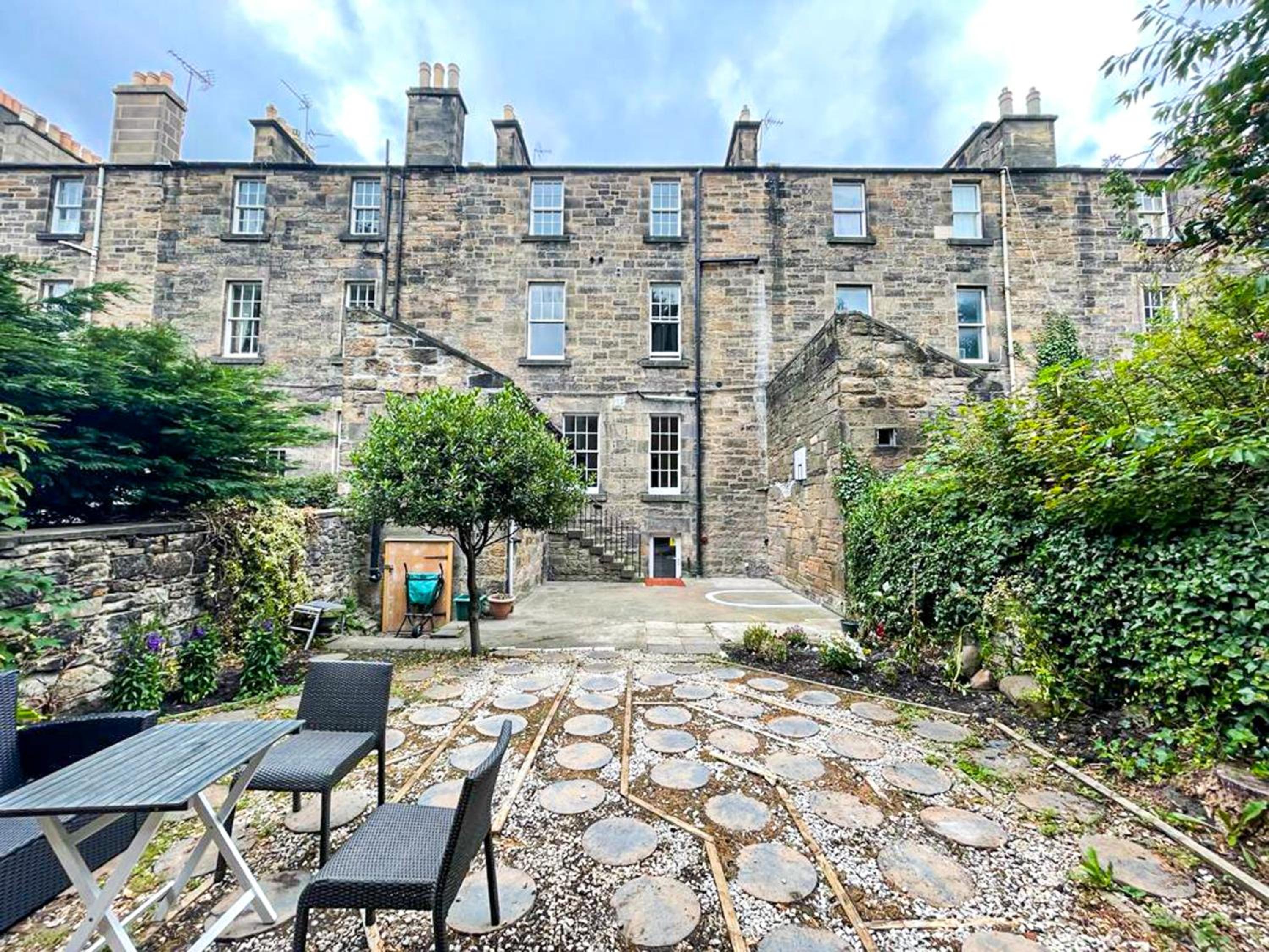 Remarkable 5BR Townhouse with Garden, Sleeps 12 view 5