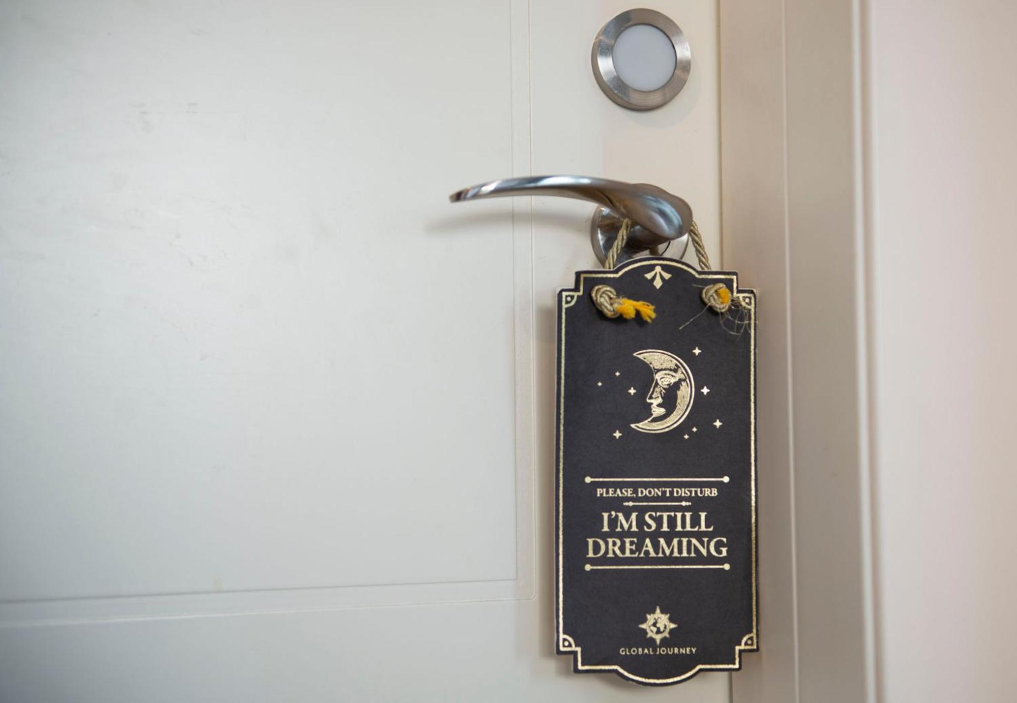 Lovely 1-bedroom apartment in The best location view 5