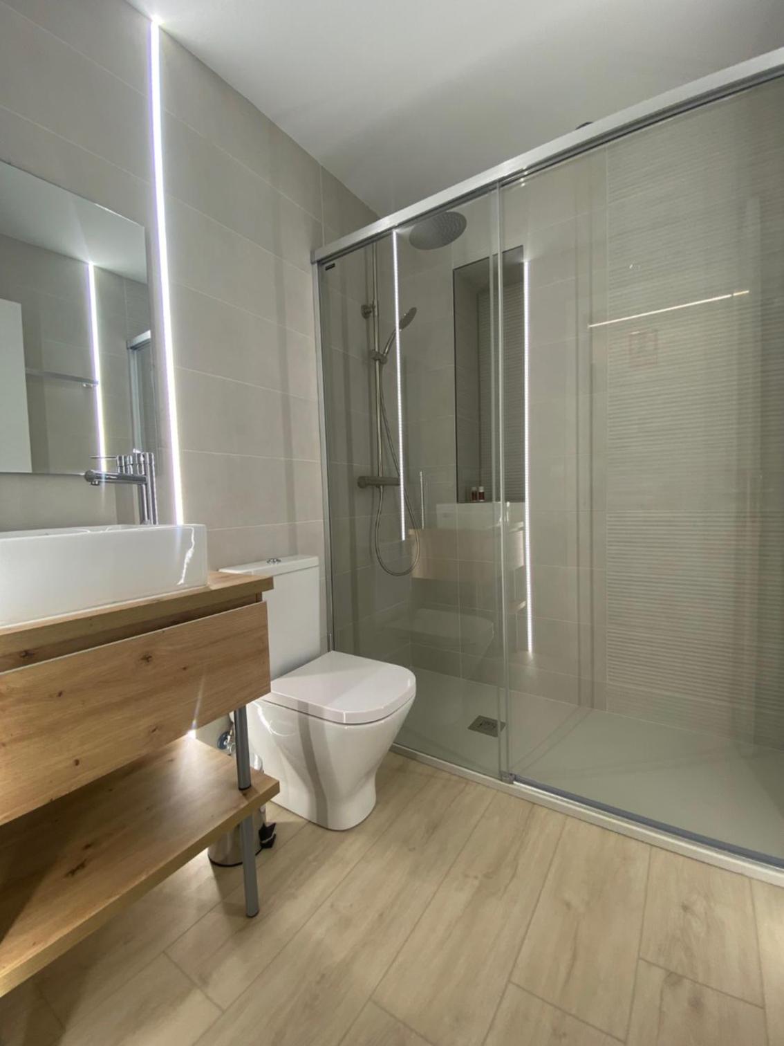 APARTAMENTOS LA FLORA BURGOS todos con aire acondicionado y ascensor
