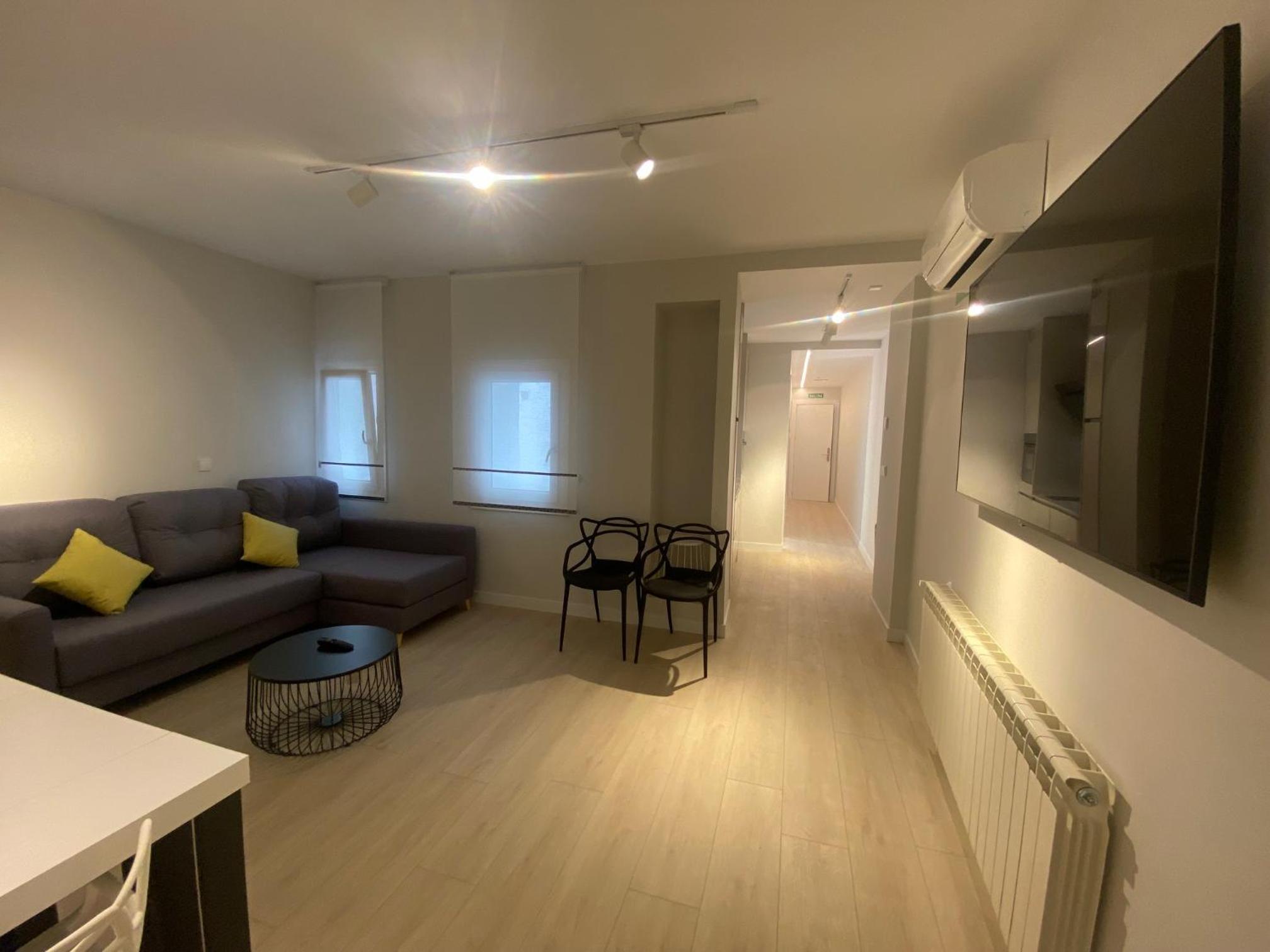 APARTAMENTOS LA FLORA BURGOS todos con aire acondicionado y ascensor
