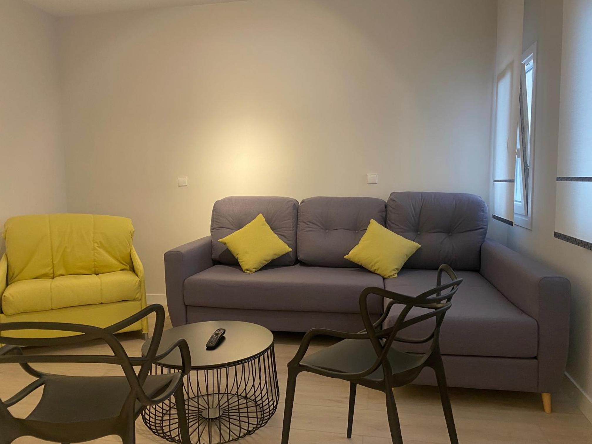 APARTAMENTOS LA FLORA BURGOS todos con aire acondicionado y ascensor