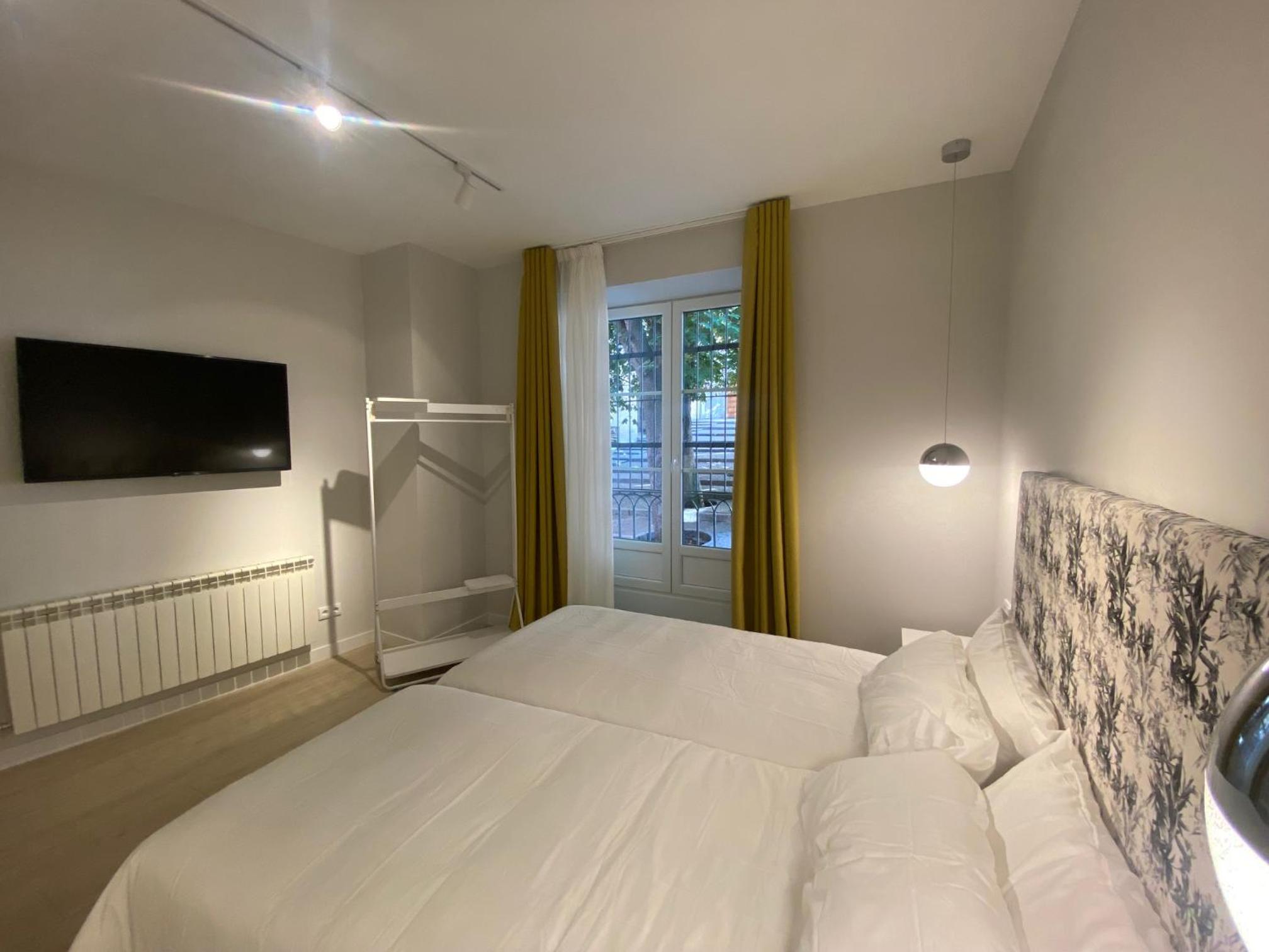 APARTAMENTOS LA FLORA BURGOS todos con aire acondicionado y ascensor