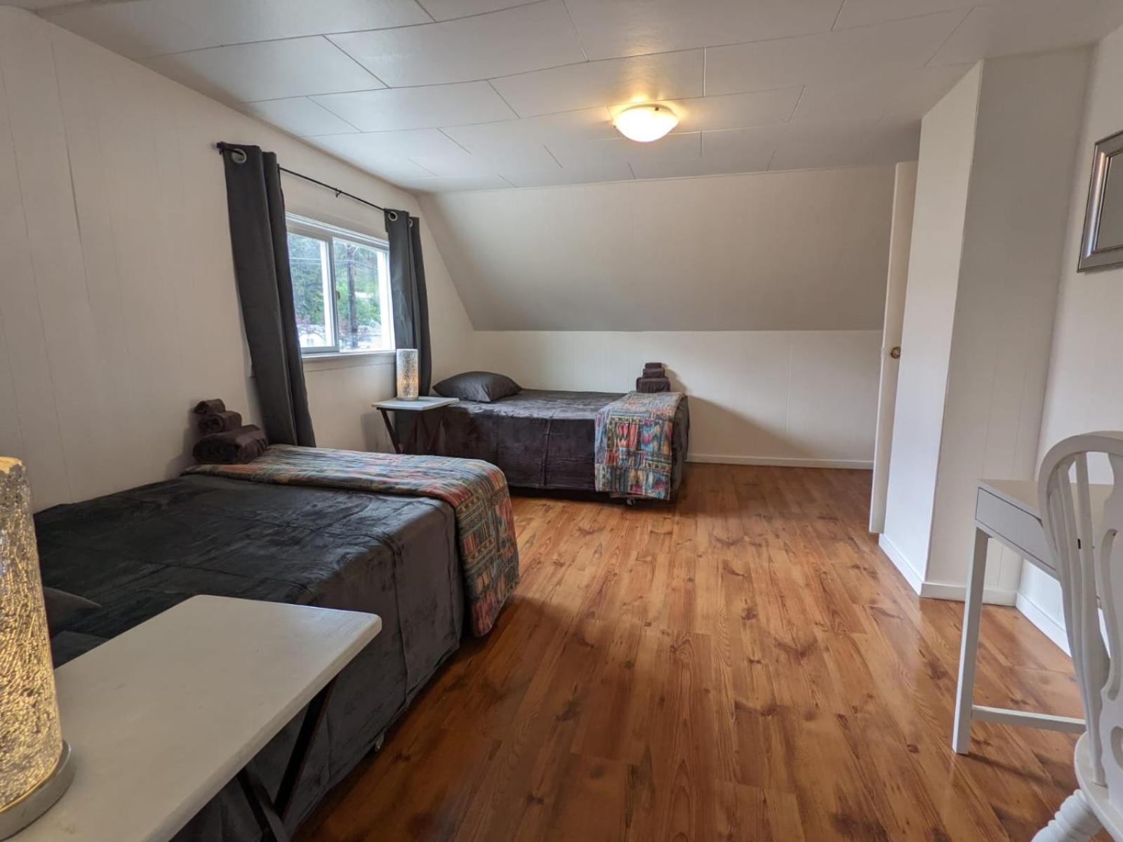 Deerview Lodge & Cabins - Princeton BC