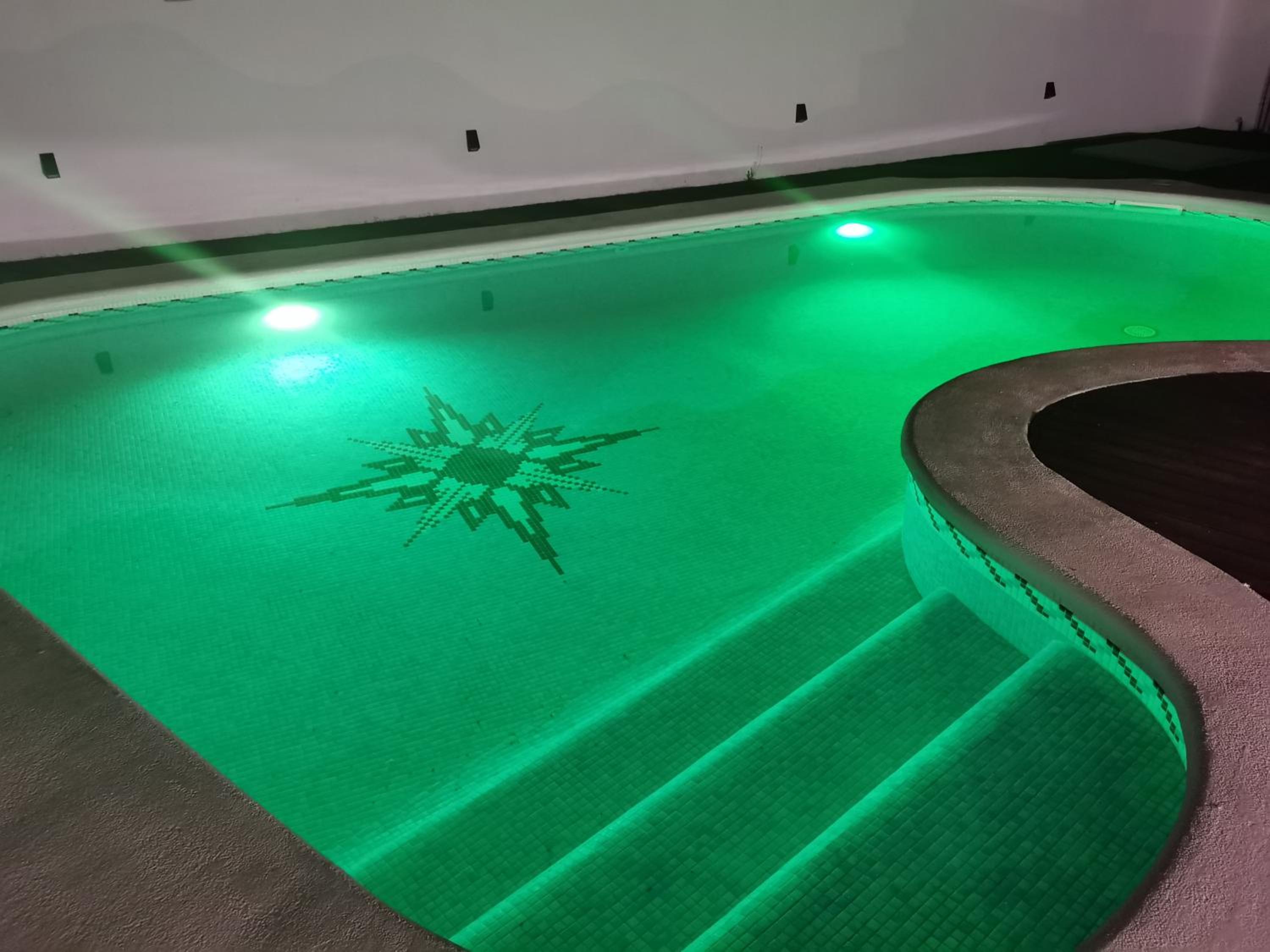 Private Pool near the Beach, 40 min from Barcelona