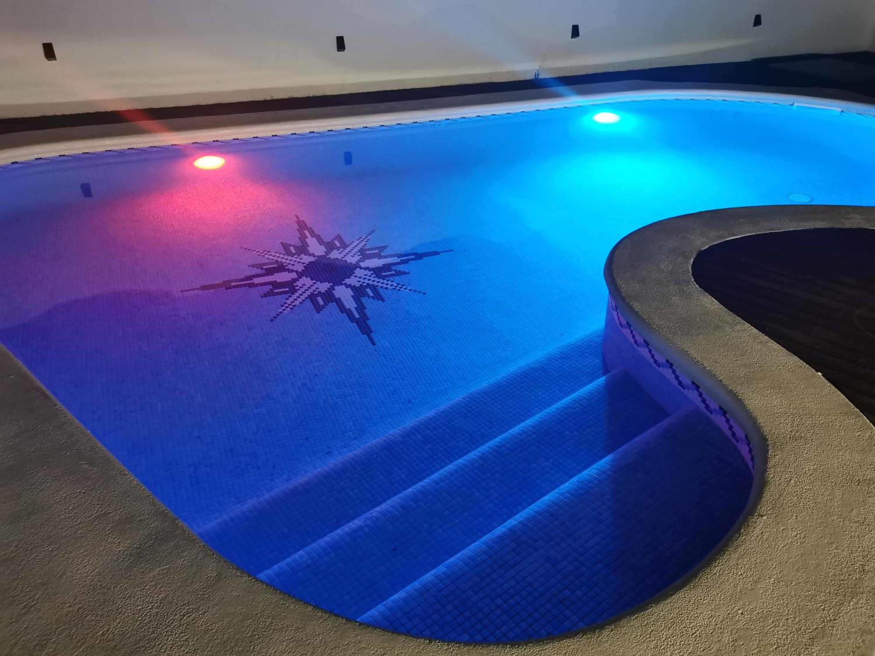 Private Pool near the Beach, 40 min from Barcelona