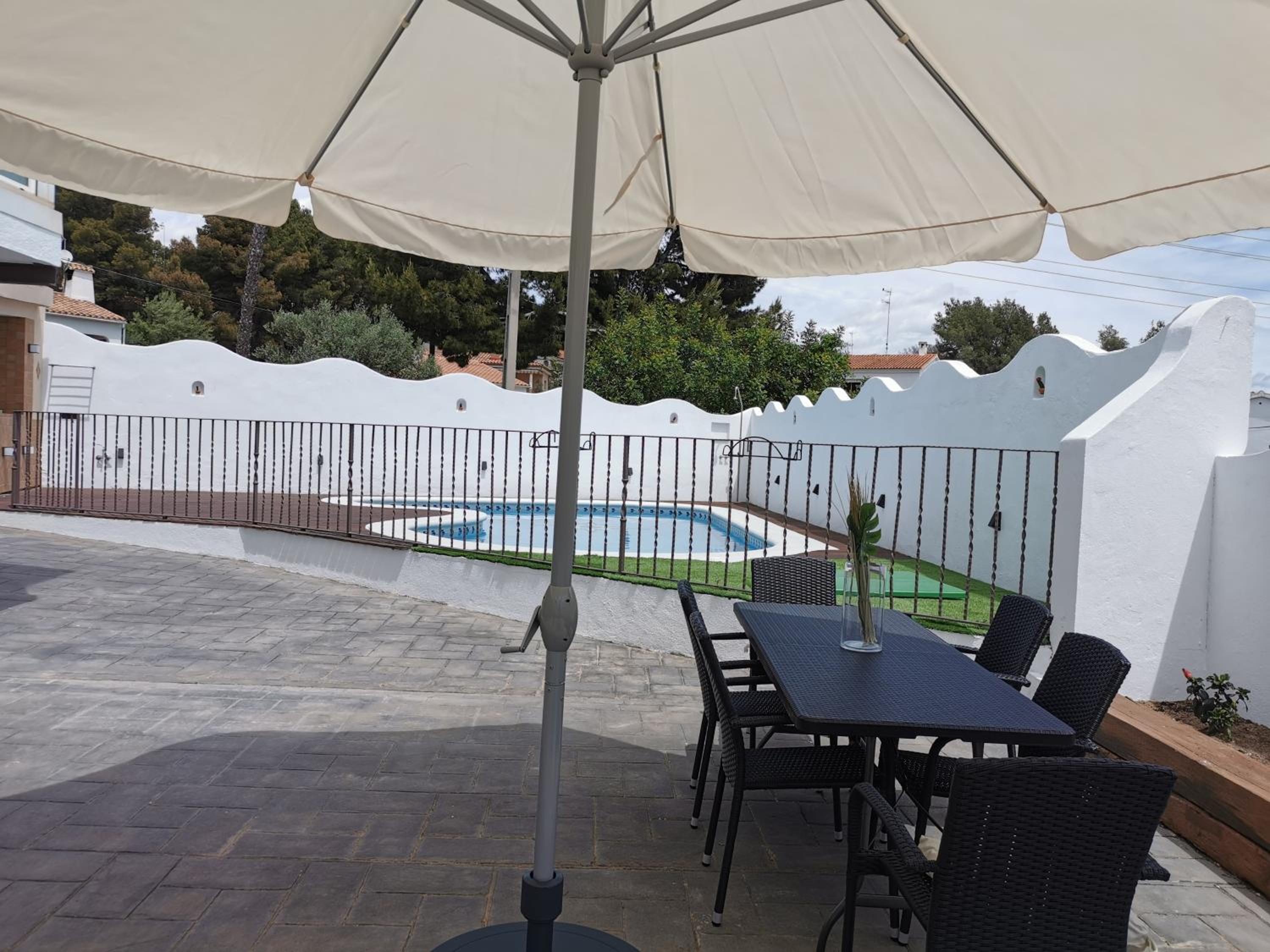 Private Pool near the Beach, 40 min from Barcelona