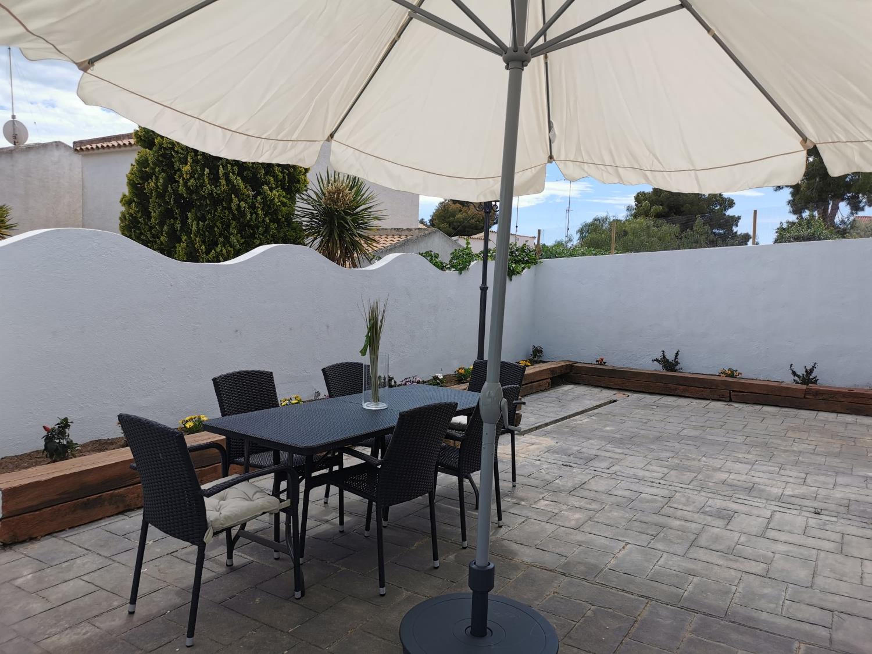 Private Pool near the Beach, 40 min from Barcelona