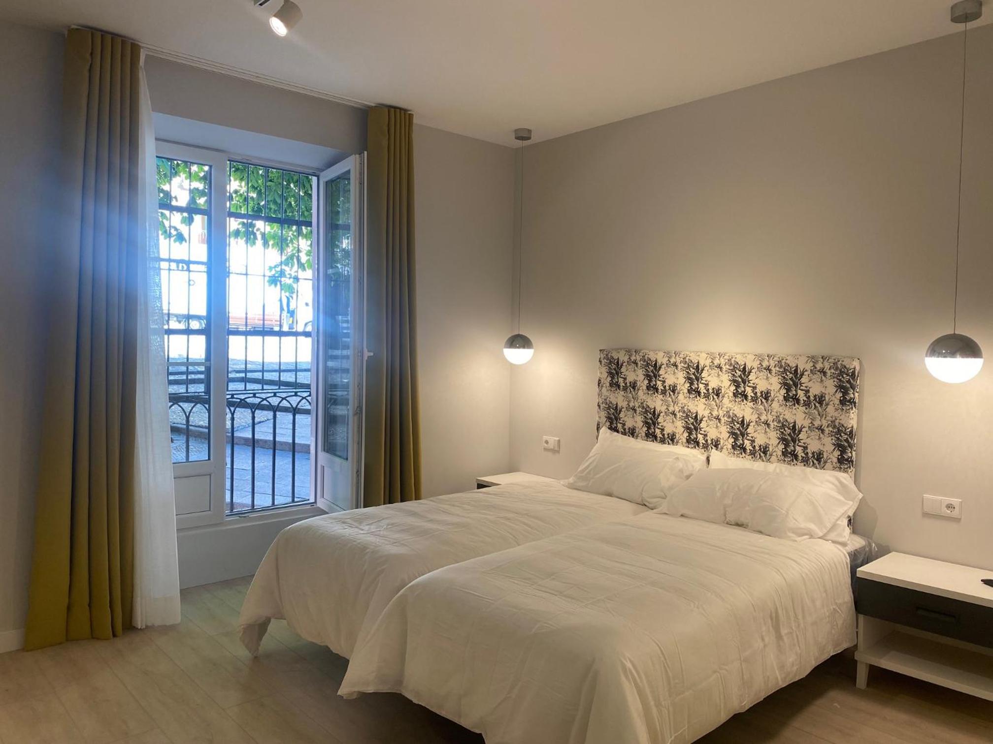 APARTAMENTOS LA FLORA BURGOS todos con aire acondicionado y ascensor