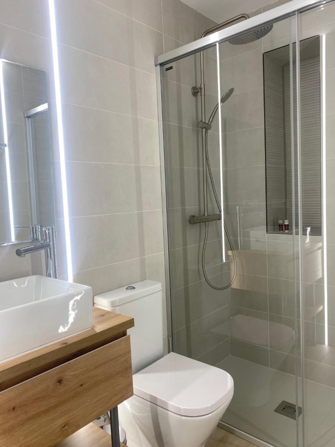 APARTAMENTOS LA FLORA BURGOS todos con aire acondicionado y ascensor