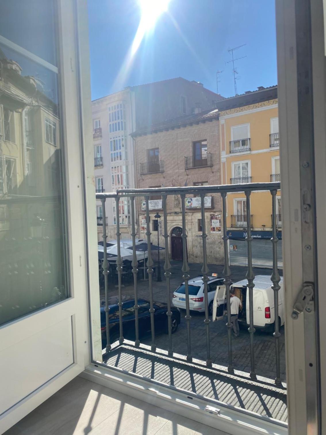 APARTAMENTOS LA FLORA BURGOS todos con aire acondicionado y ascensor