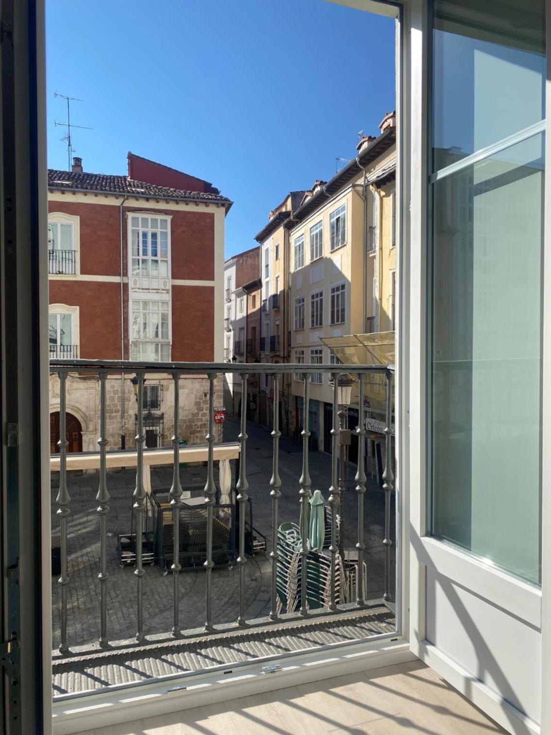 APARTAMENTOS LA FLORA BURGOS todos con aire acondicionado y ascensor