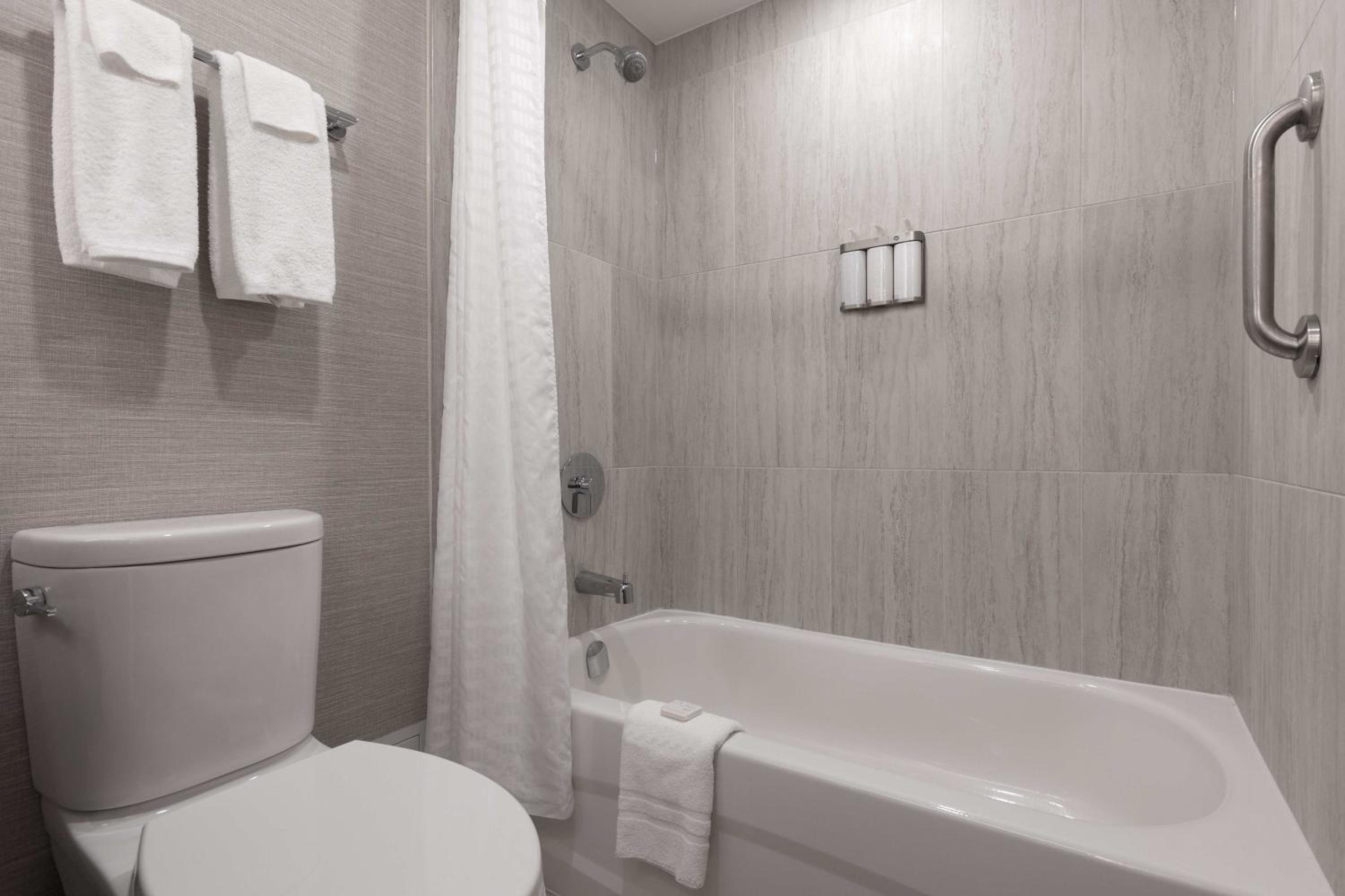 Thunder Bay Vacations - Valhalla Hotel  Conference Centre - Property Image 1
