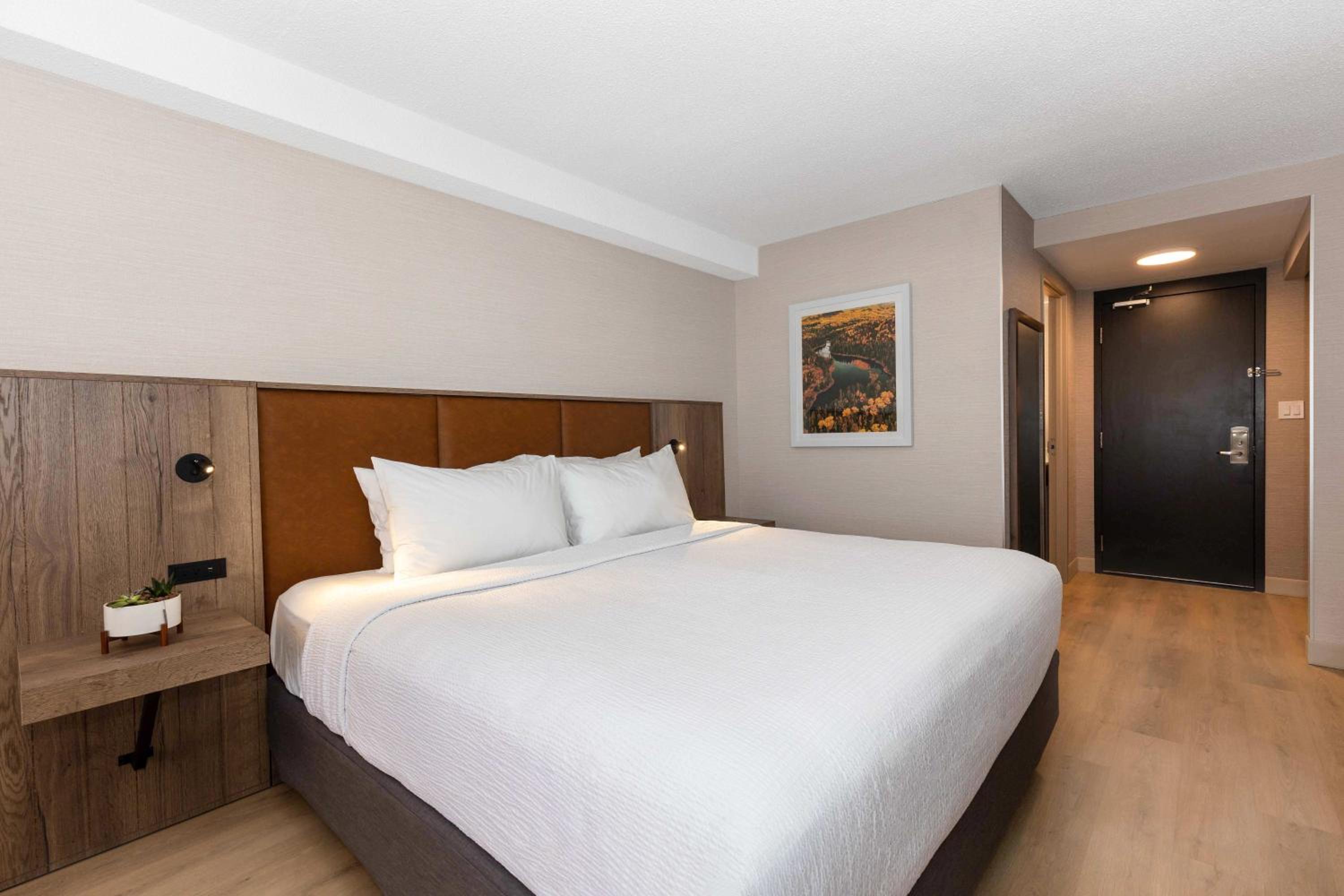 Thunder Bay Vacations - Valhalla Hotel  Conference Centre - Property Image 3