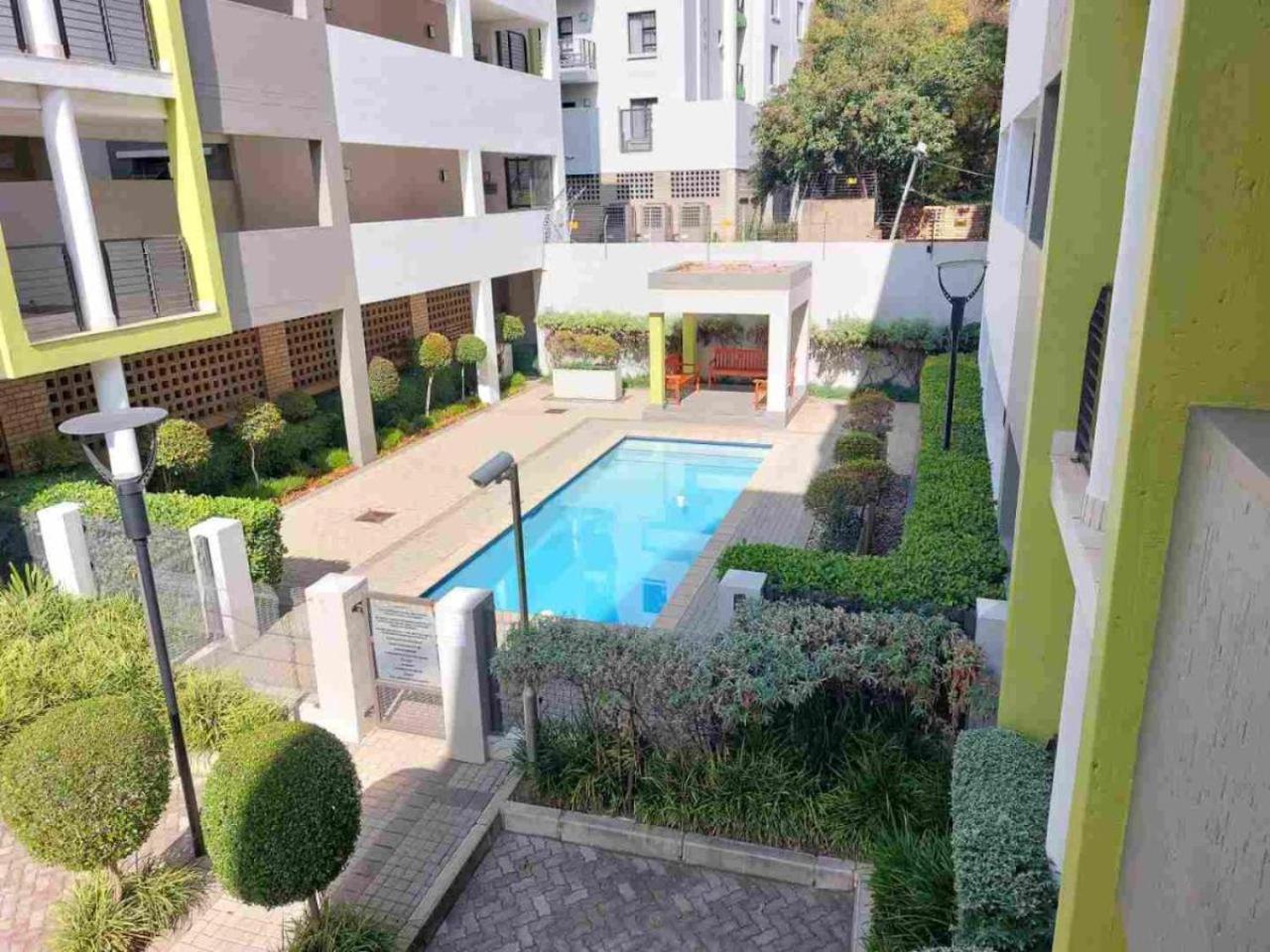 Stunning, Modern 1 bedroom Apartment Sandton